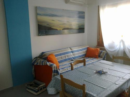 One-Bedroom Apartment photo 3