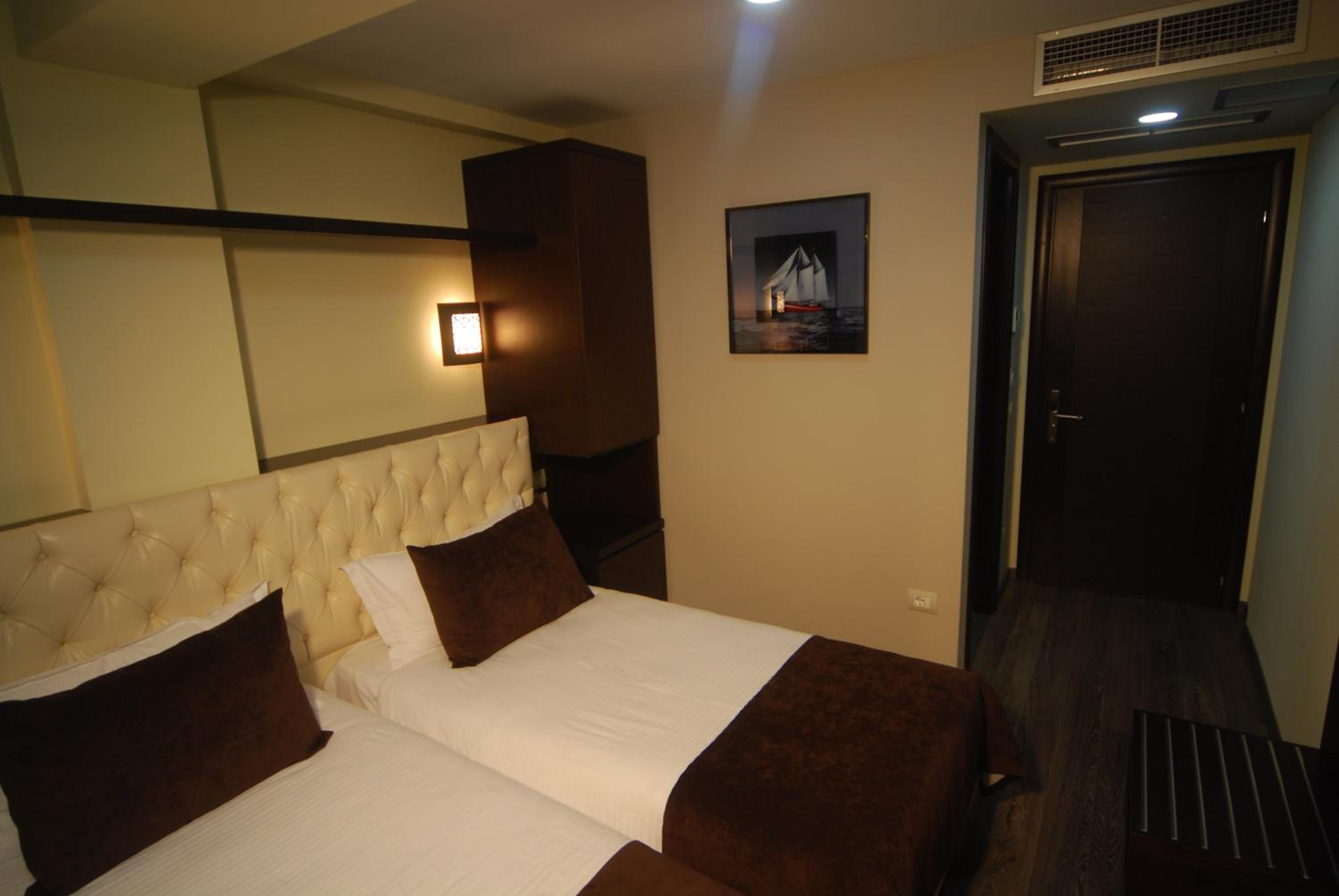 Standard Twin Room photo 2