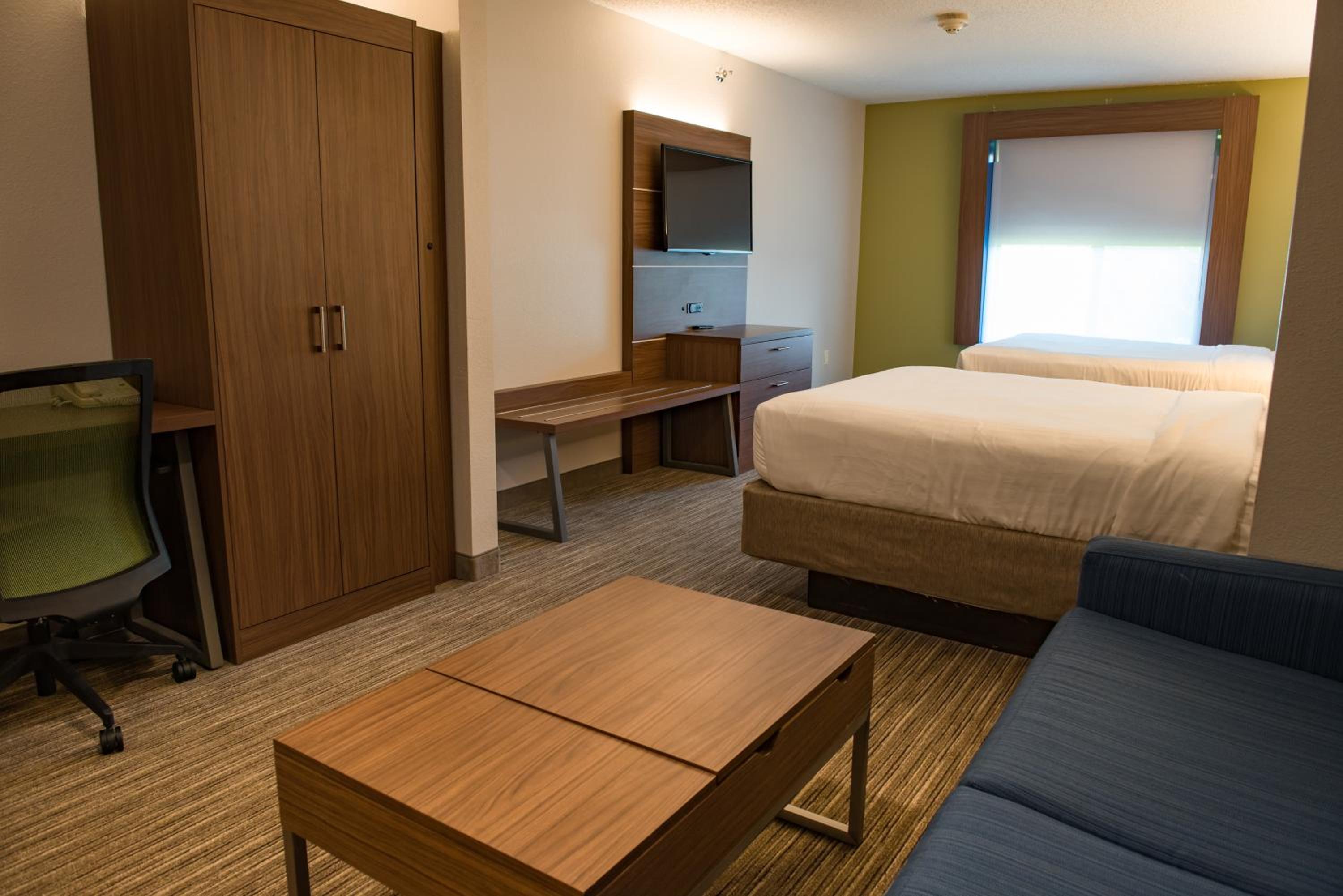 Queen Suite with Two Queen Beds - Photo 1