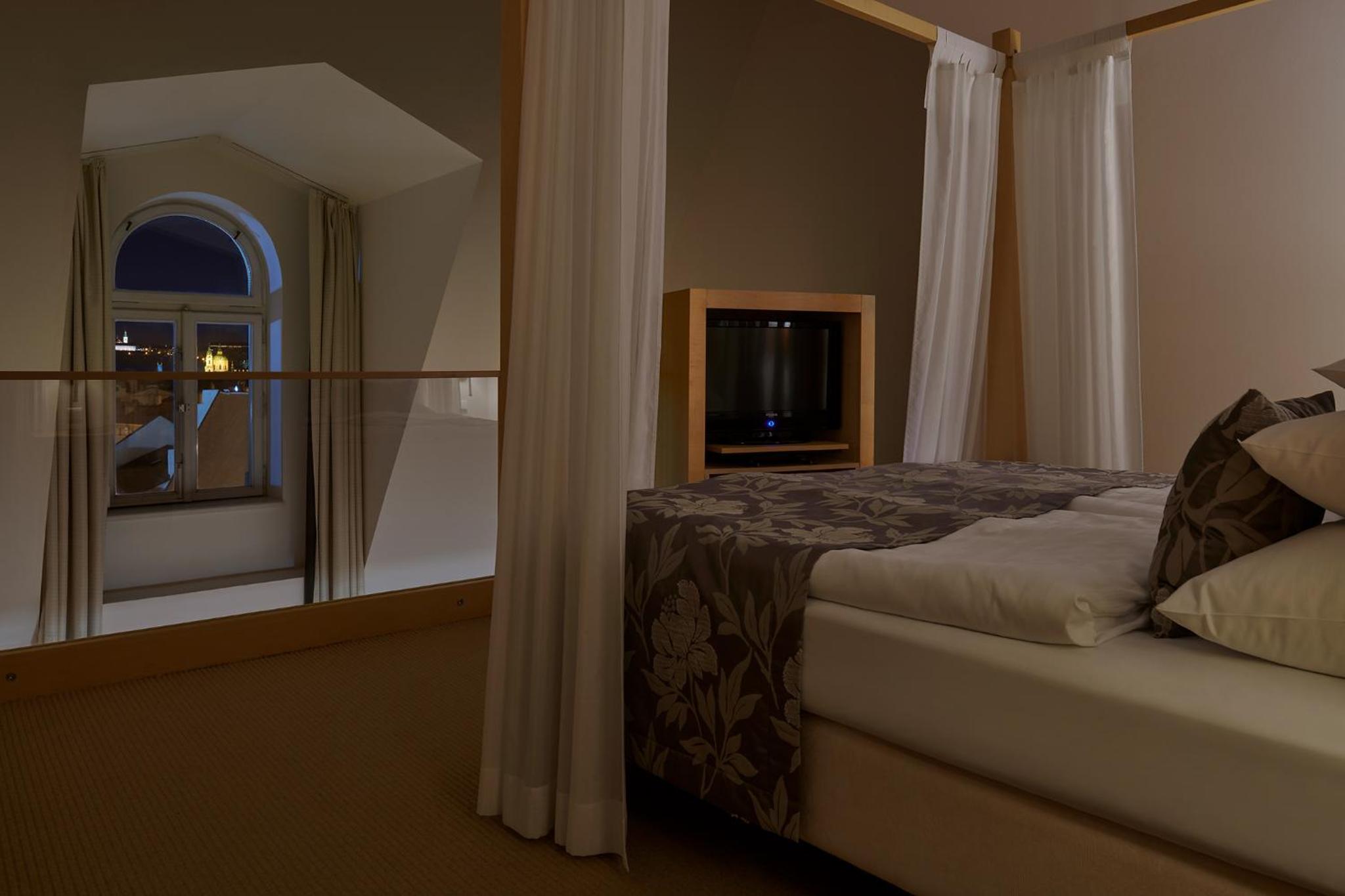 Attic Junior Suite