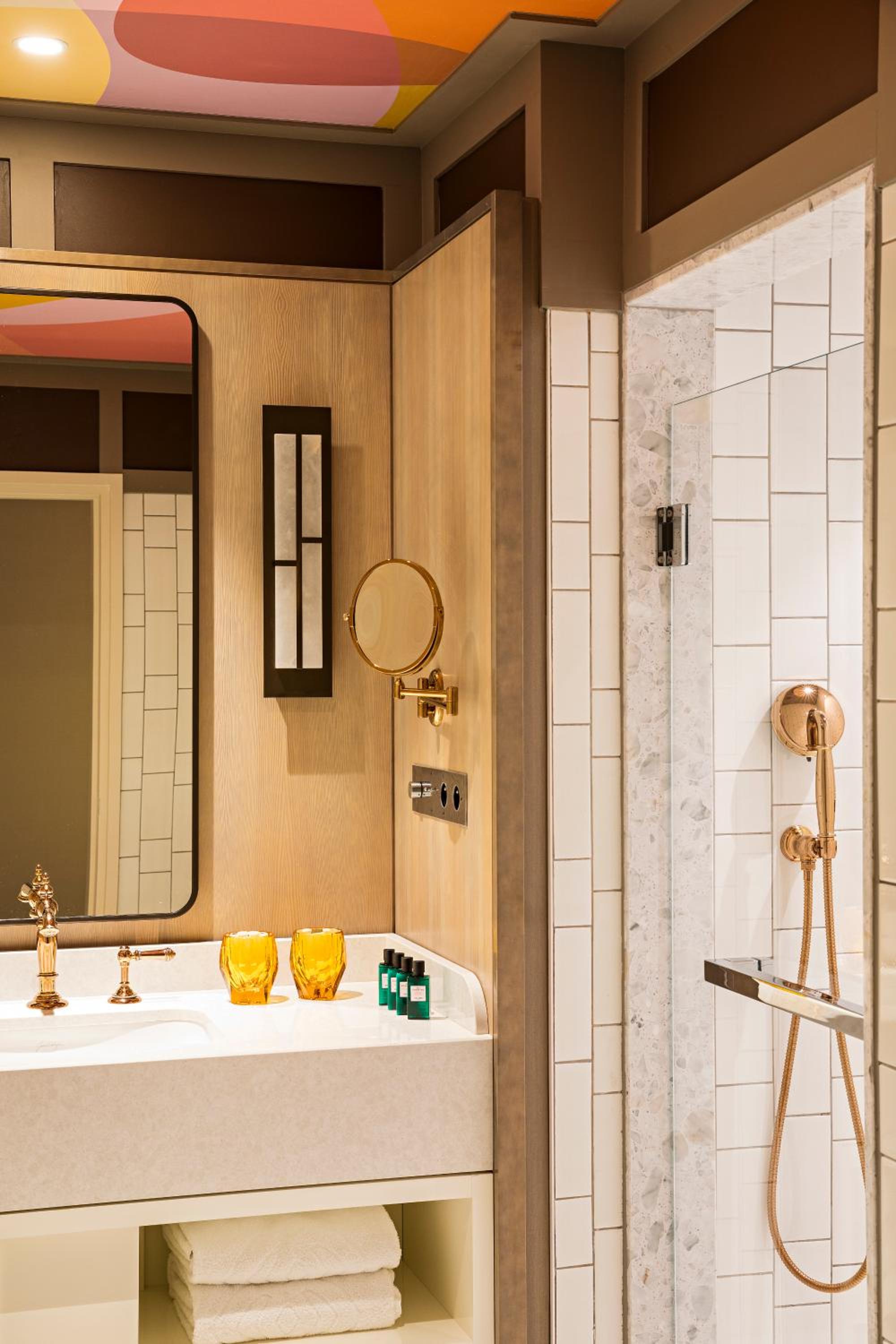 Premium Luxury Single Room with Two Single Beds and Courtyard or Rue Scribe View photo 2
