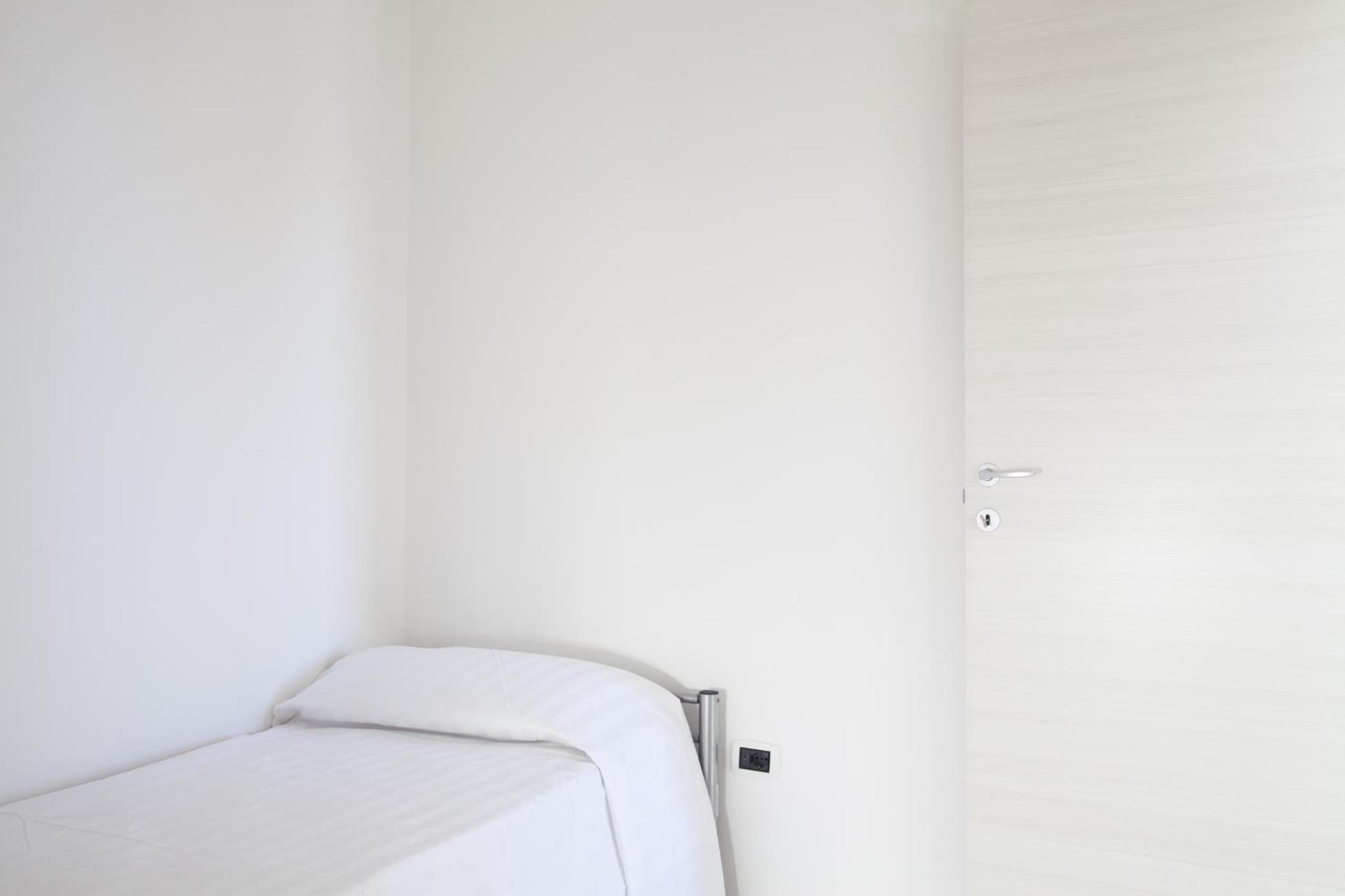 Two-Bedroom Apartment with Side Sea View photo 2