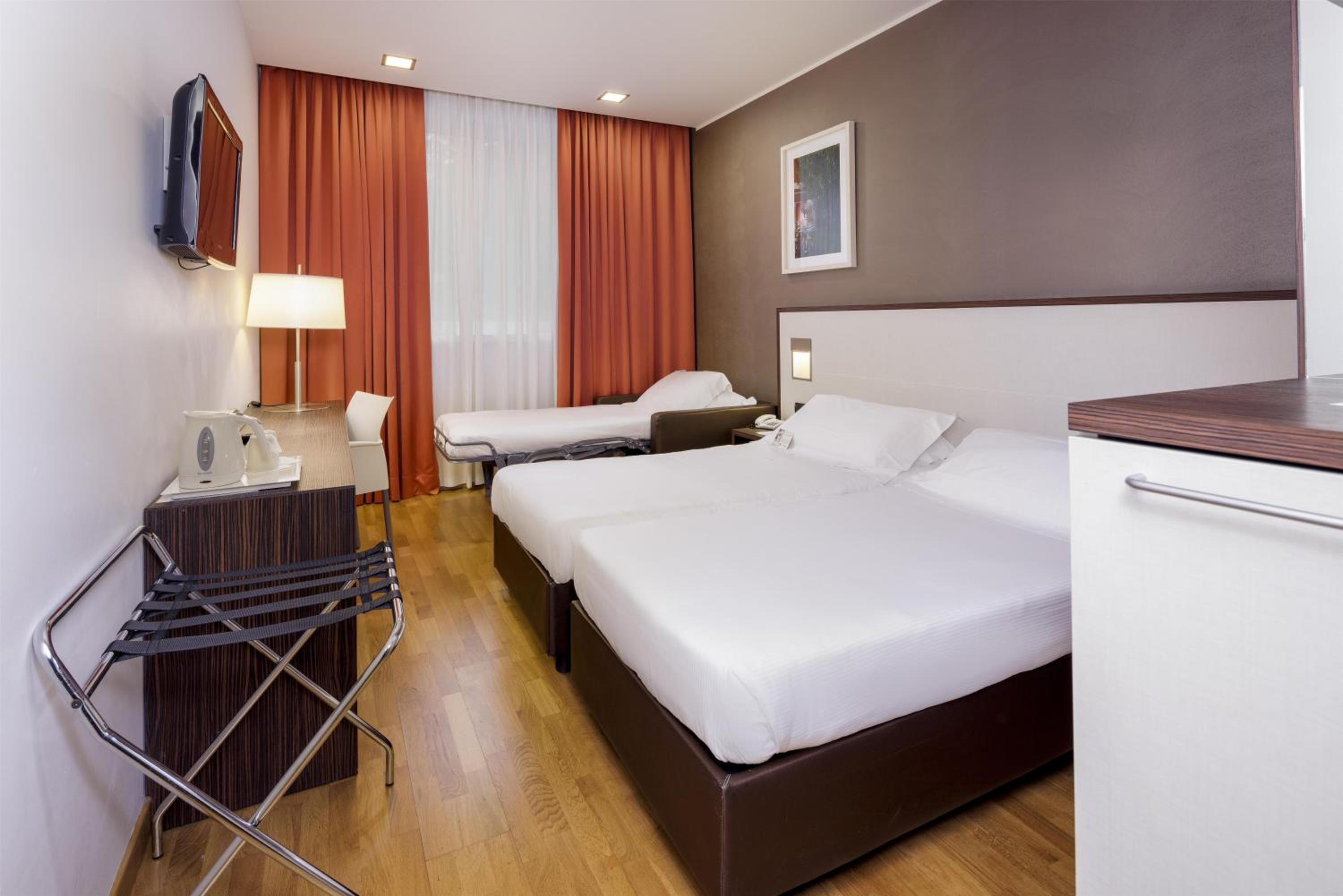 Comfort King Room with Sofa Bed - Non-Smoking