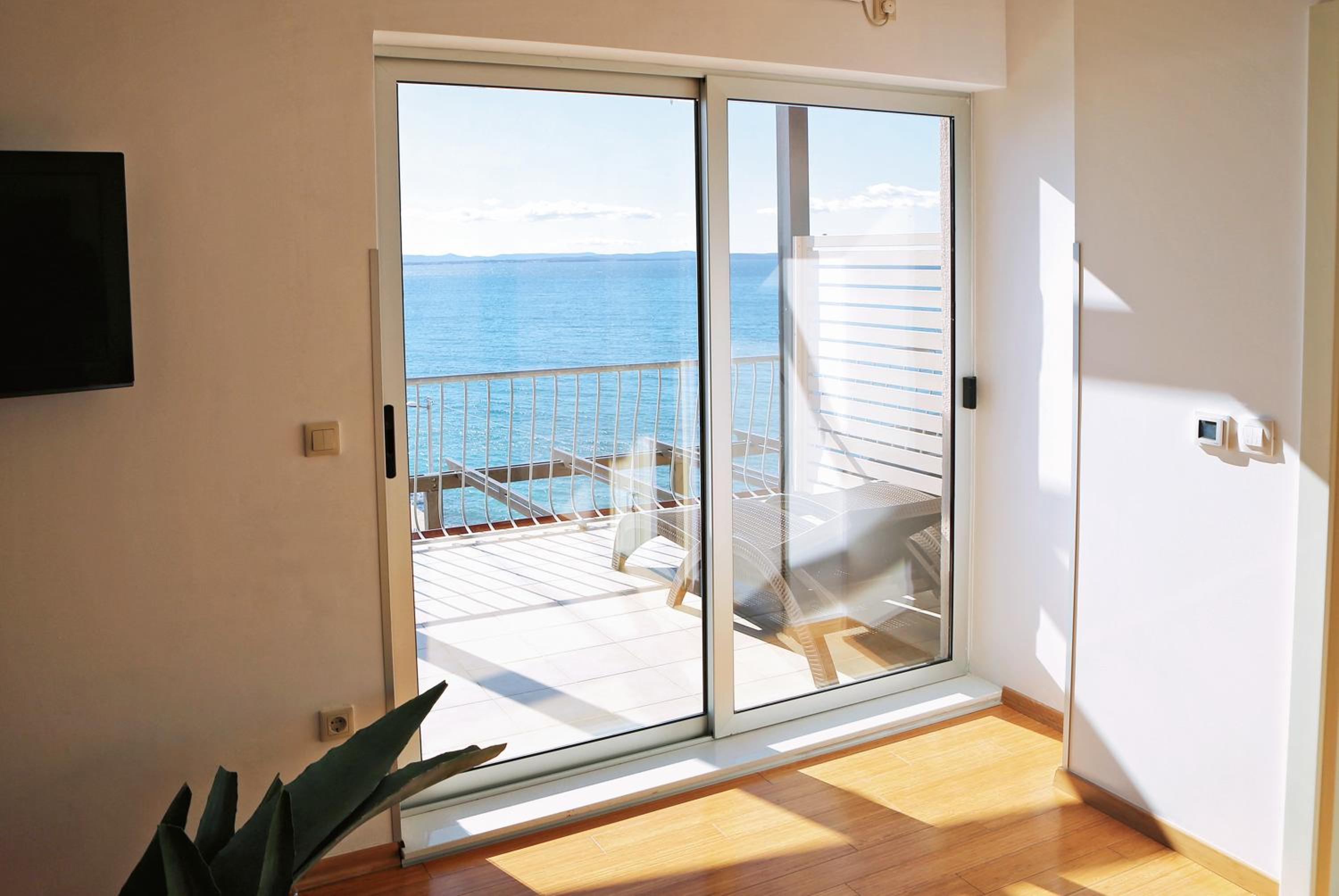 Superior Suite with Sea View - Photo 4