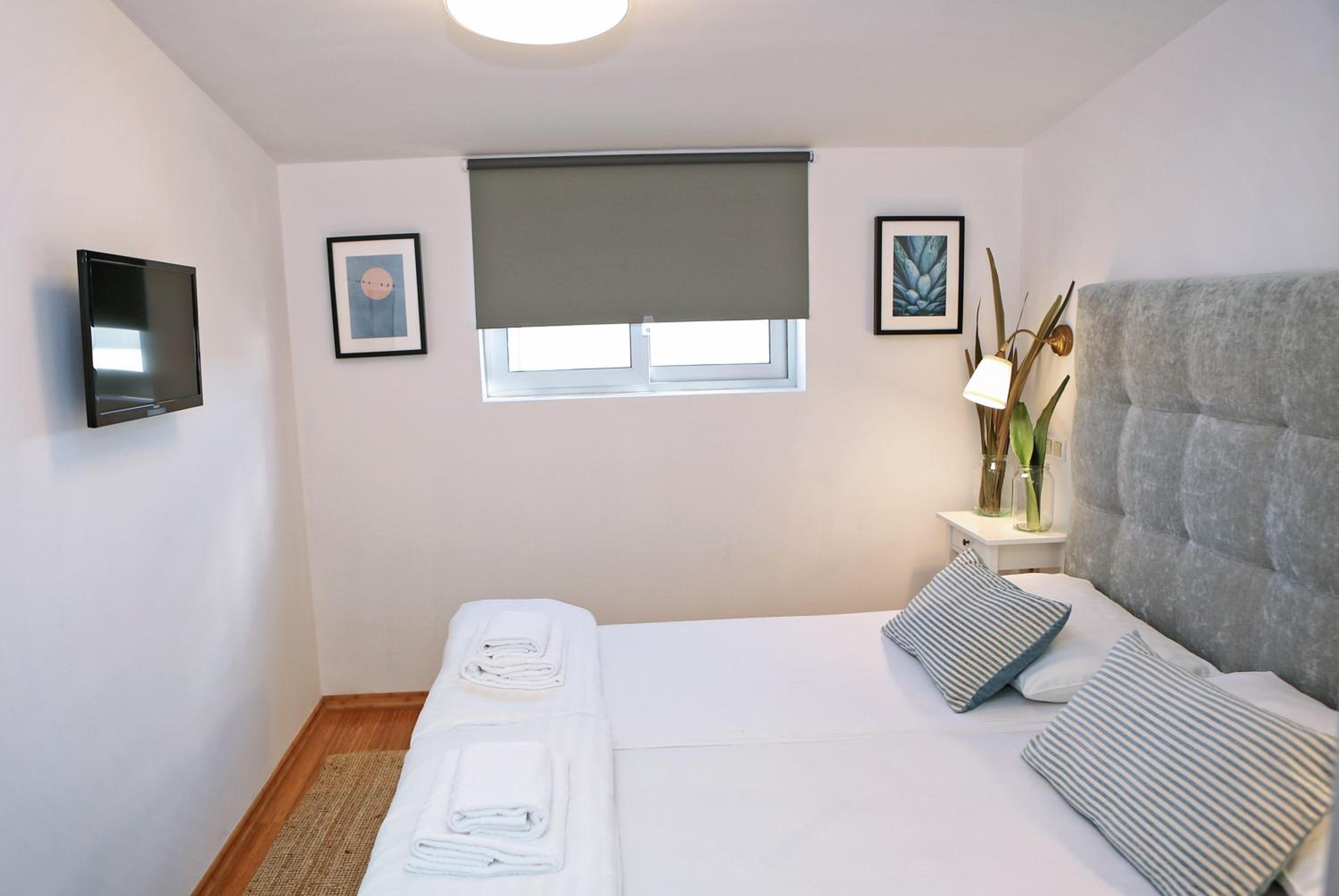 Superior Suite with Sea View - Photo 11