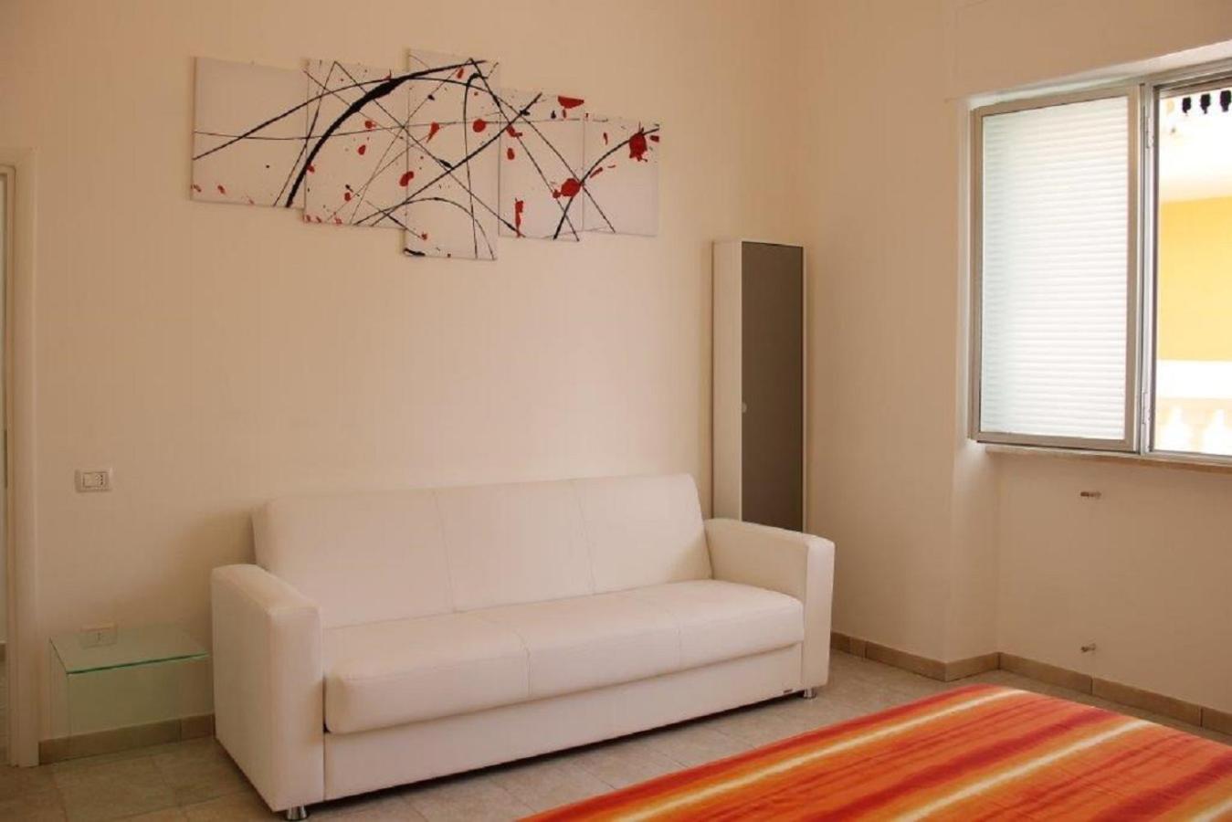 One-Bedroom House photo 2