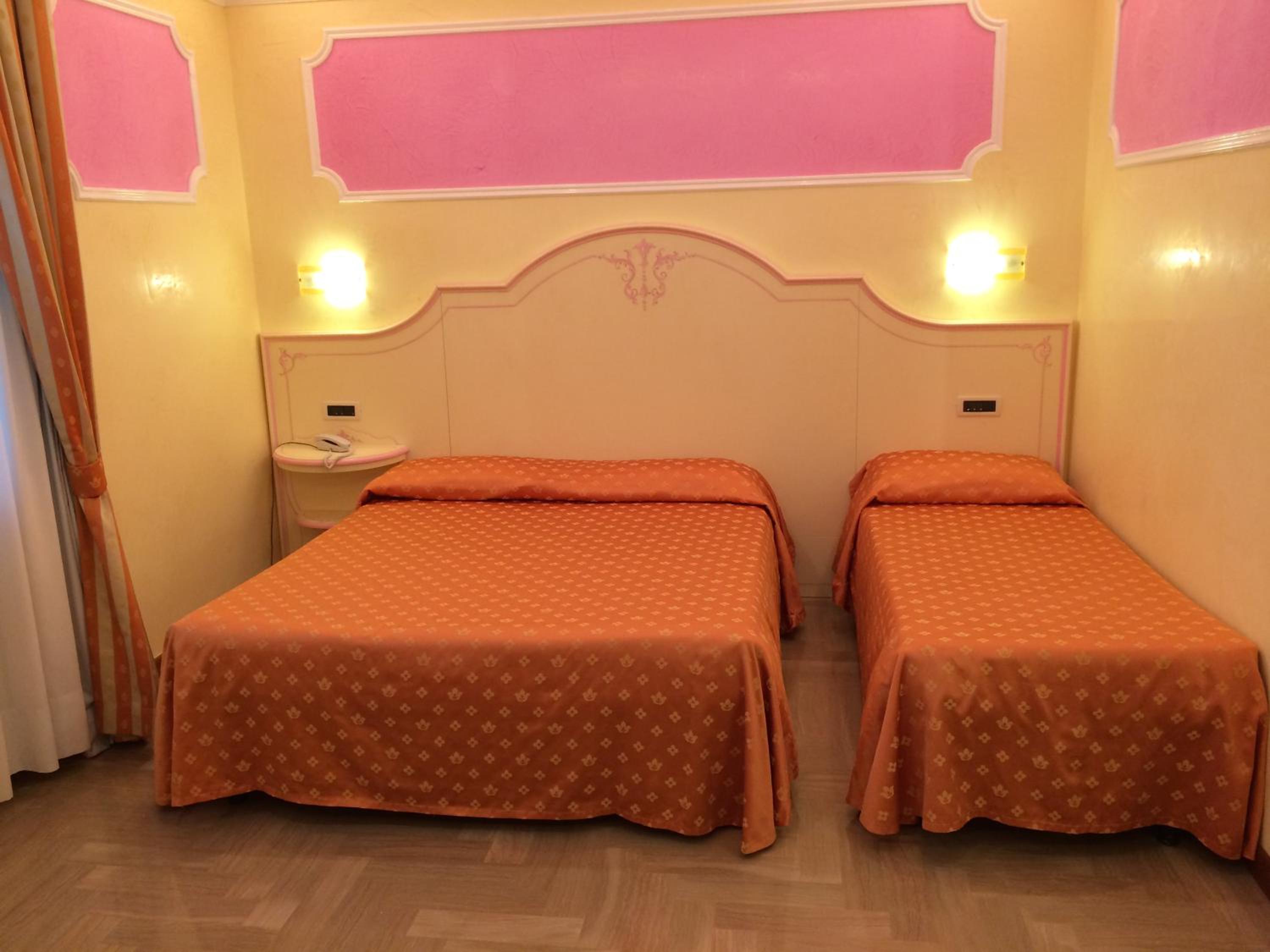 Triple Room - Photo 6
