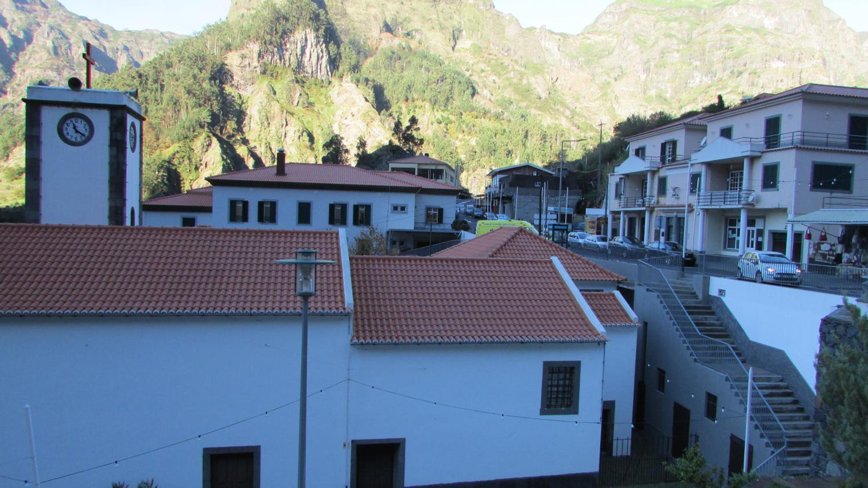 Apartment with Mountain View - Photo 42