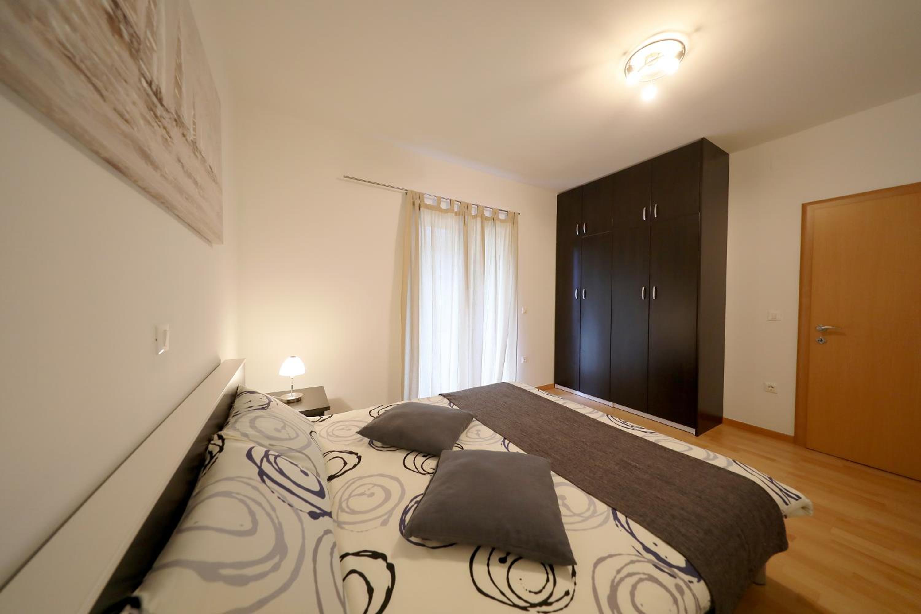 One-Bedroom Apartment photo 3