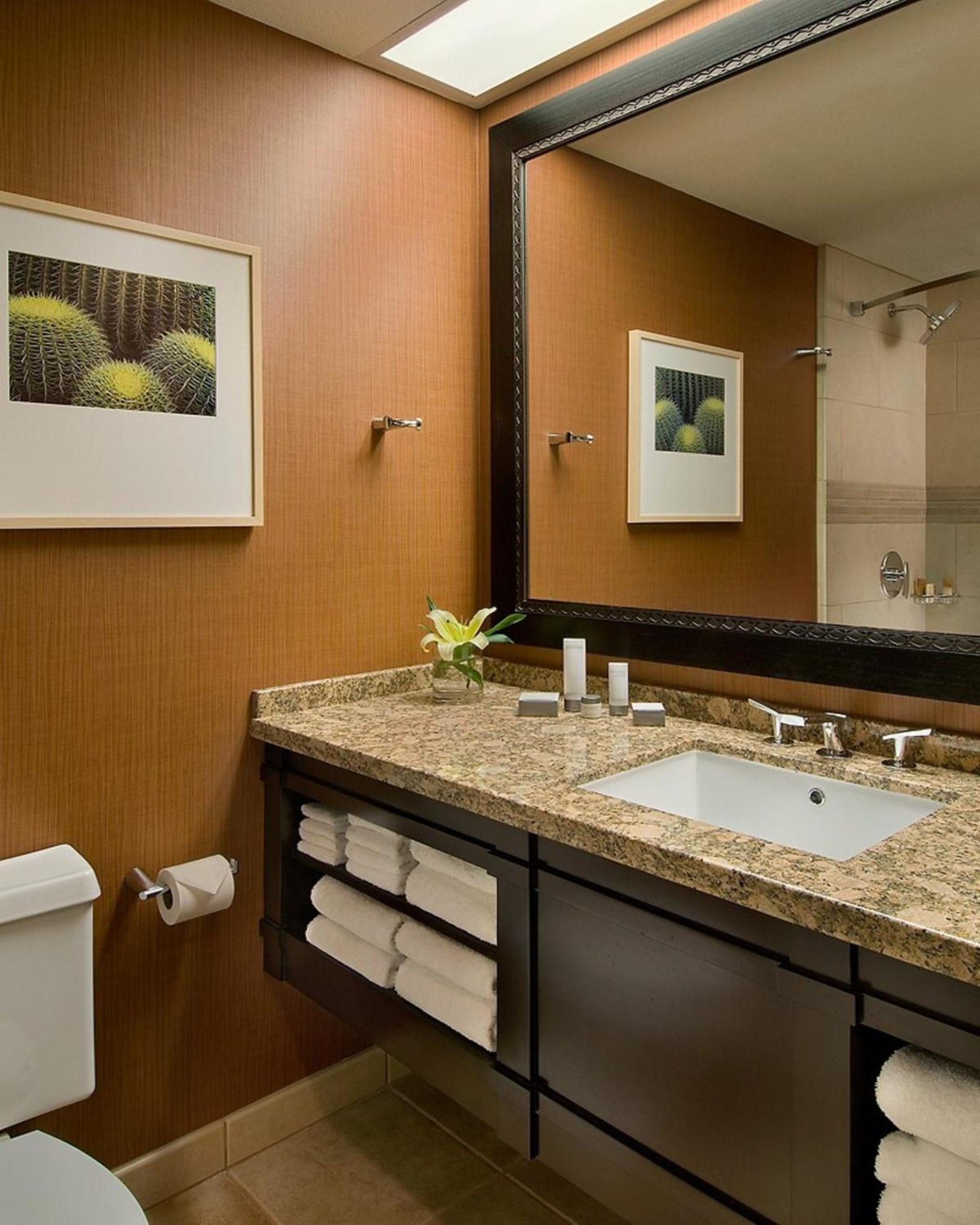 Corner King Room - Photo 6