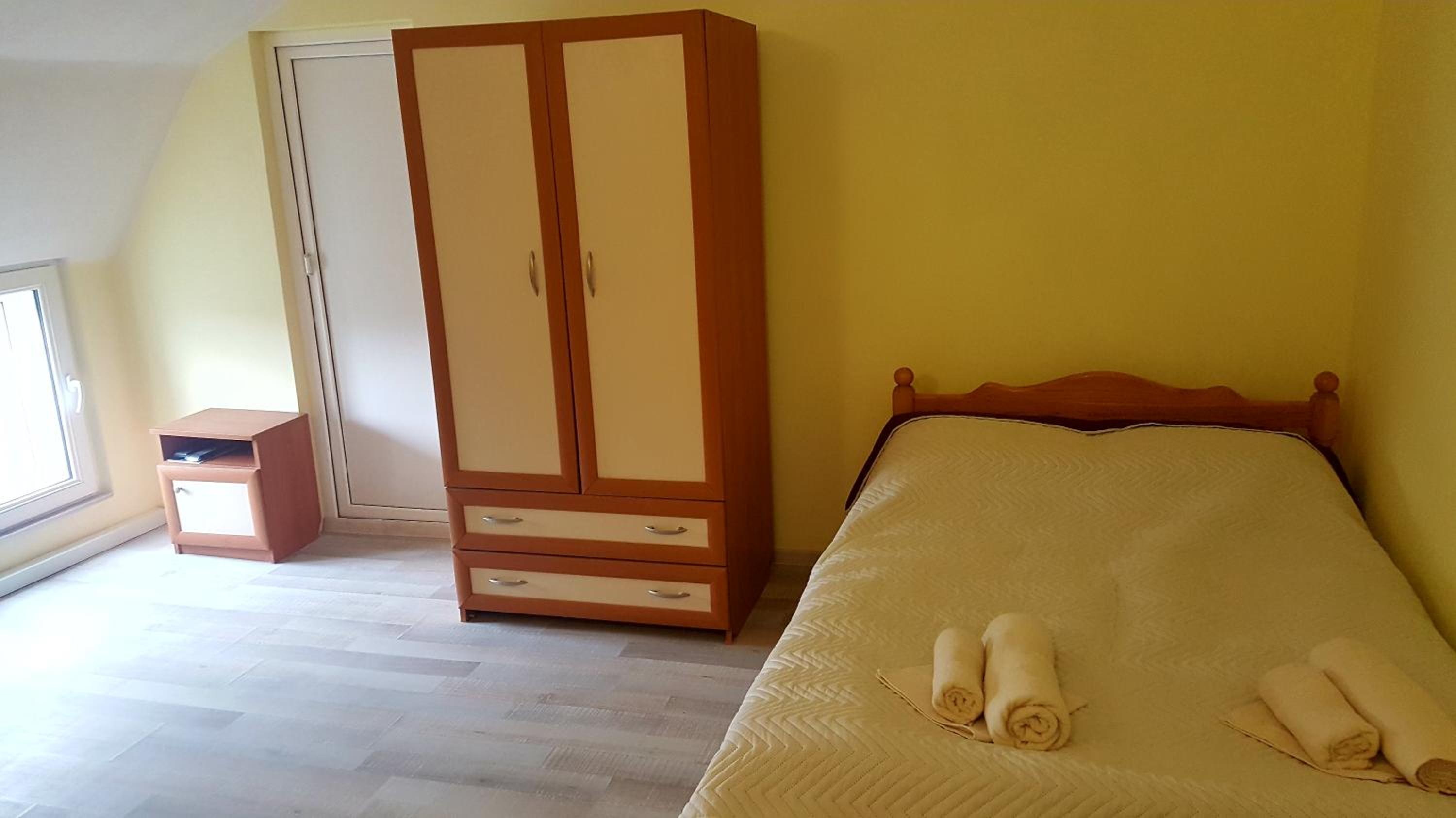 Economy Quadruple Room - Photo 7