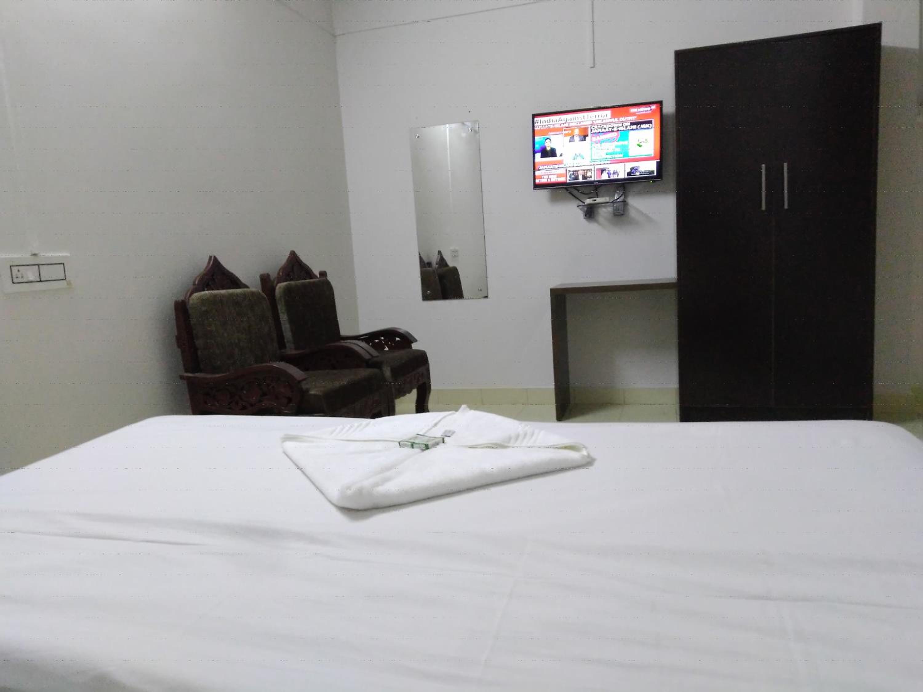 Deluxe Room - Photo 5