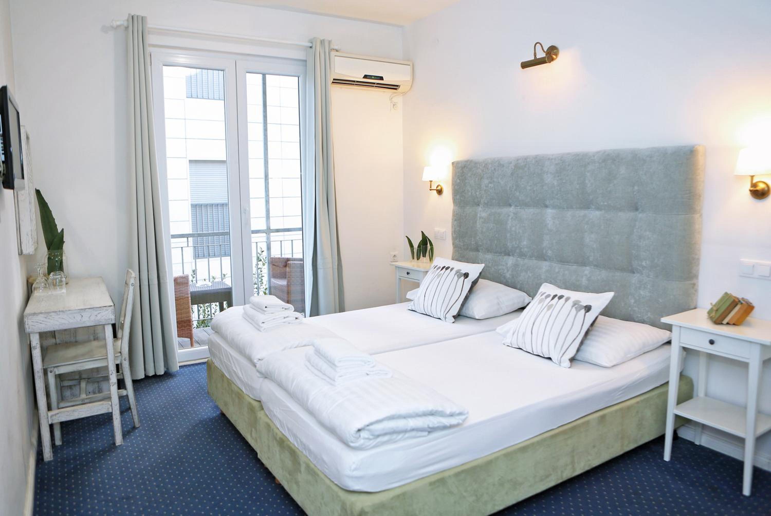 Double or Twin Room with Balcony - Photo 1