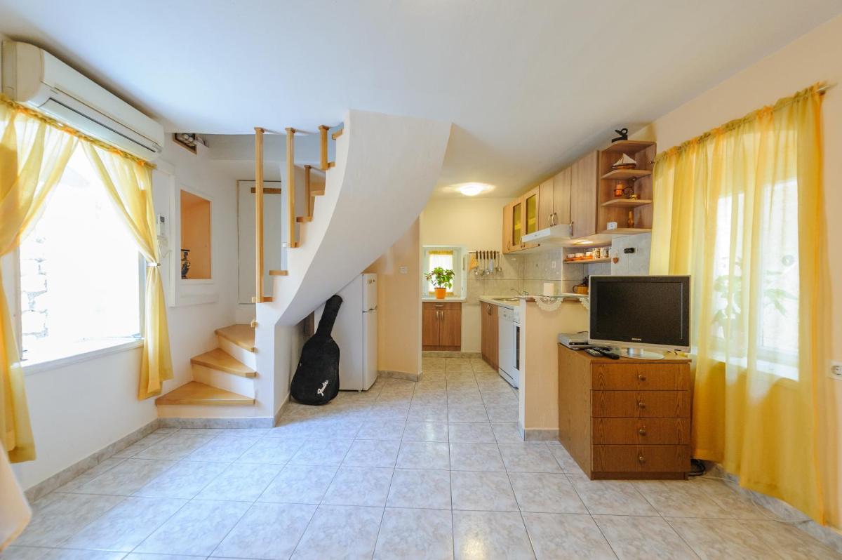 Duplex Two-Bedroom Apartment (5 Adults) - Photo 12