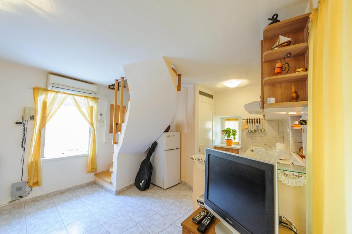 Duplex Two-Bedroom Apartment (5 Adults) - Photo 15