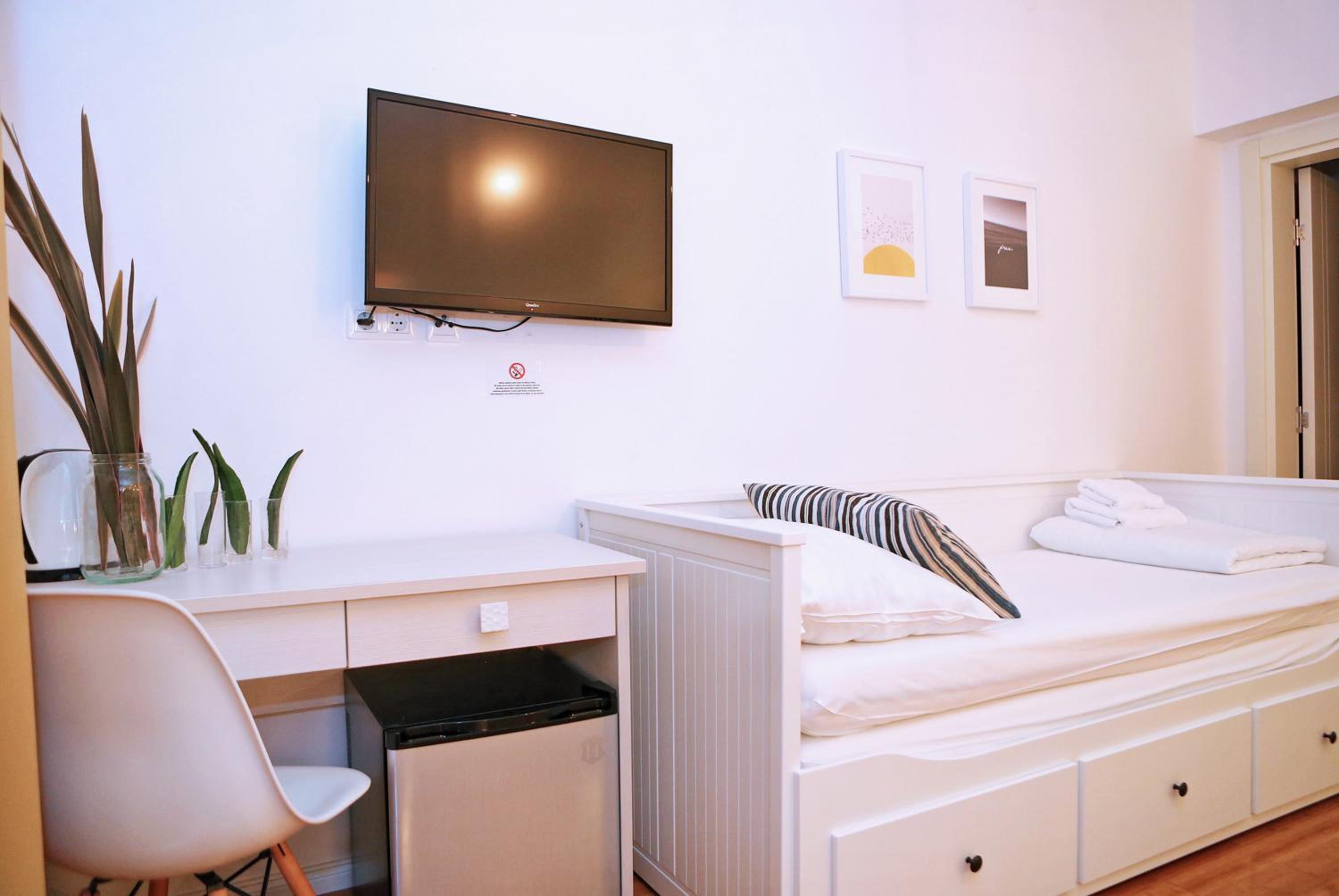 Family Room (2 Adults + 2 Children) - Photo 7