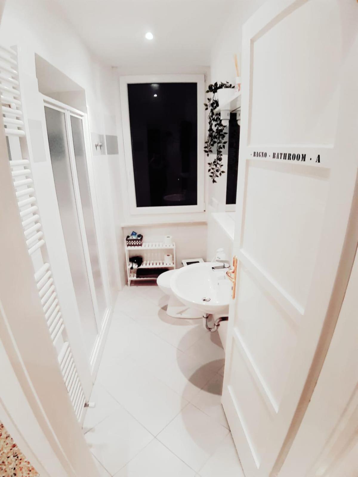 Quadruple Room with Private External Bathroom - Photo 6