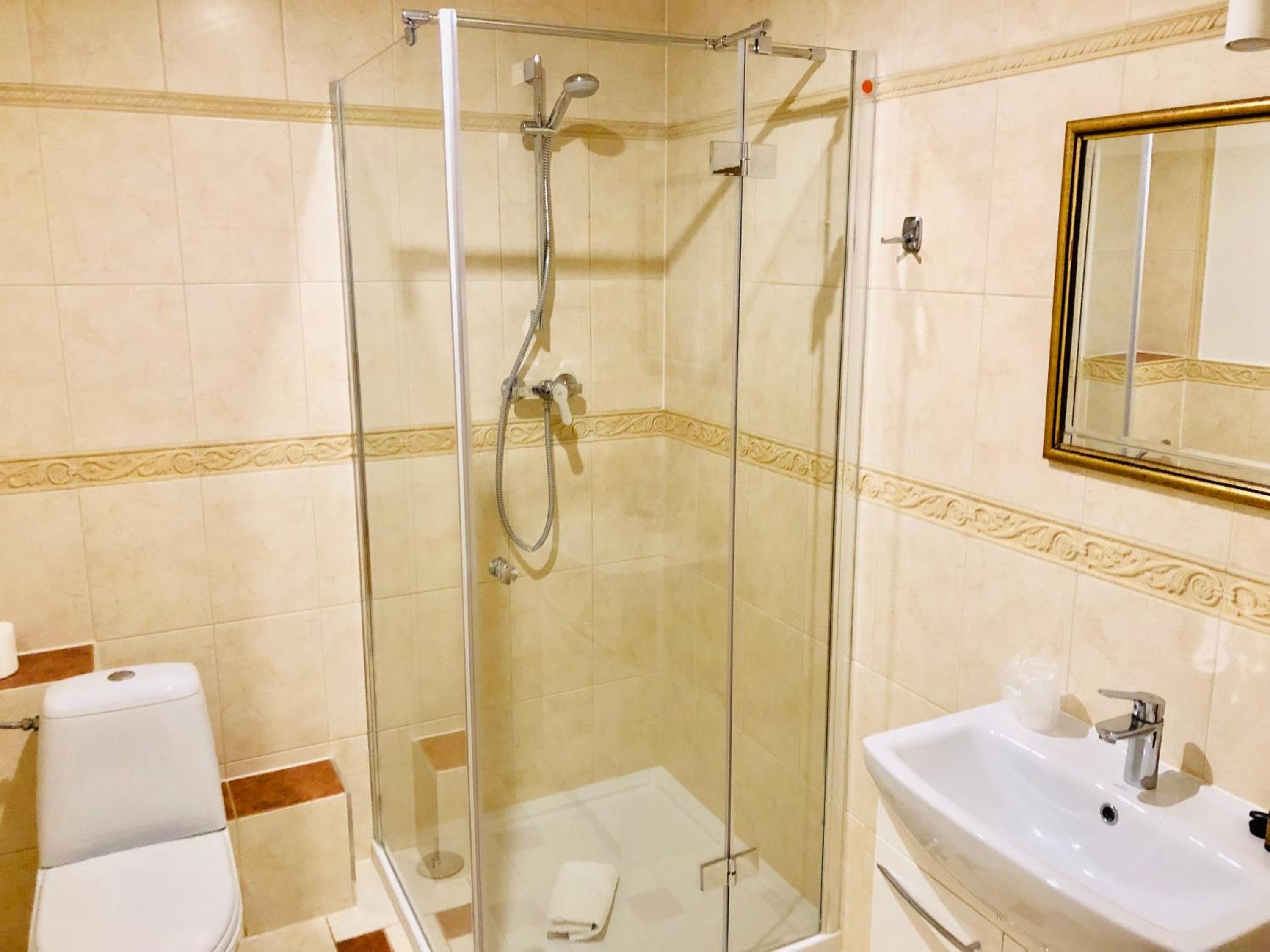 Deluxe Double or Twin Room - Photo 9