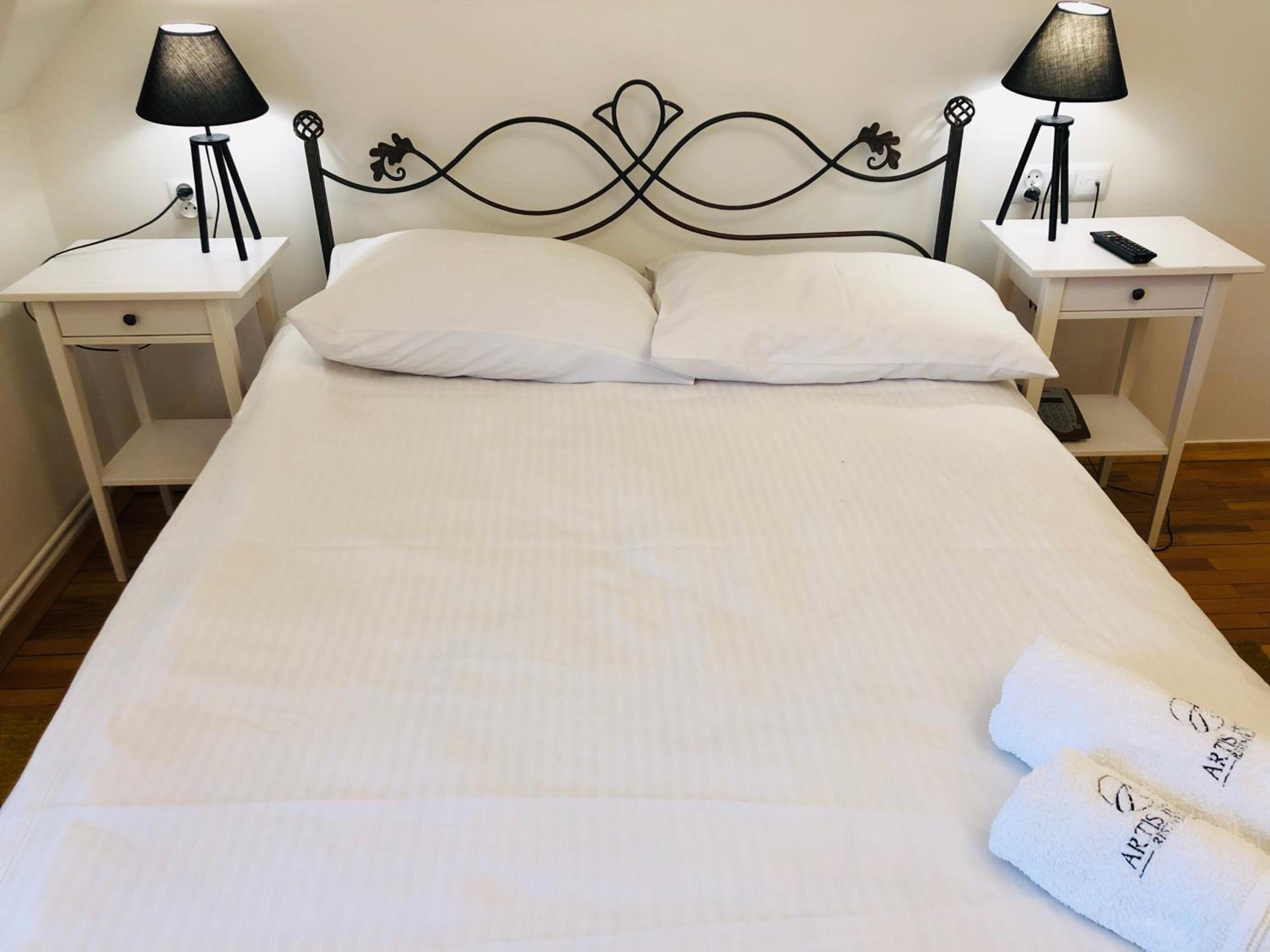 Deluxe Double or Twin Room - Photo 8
