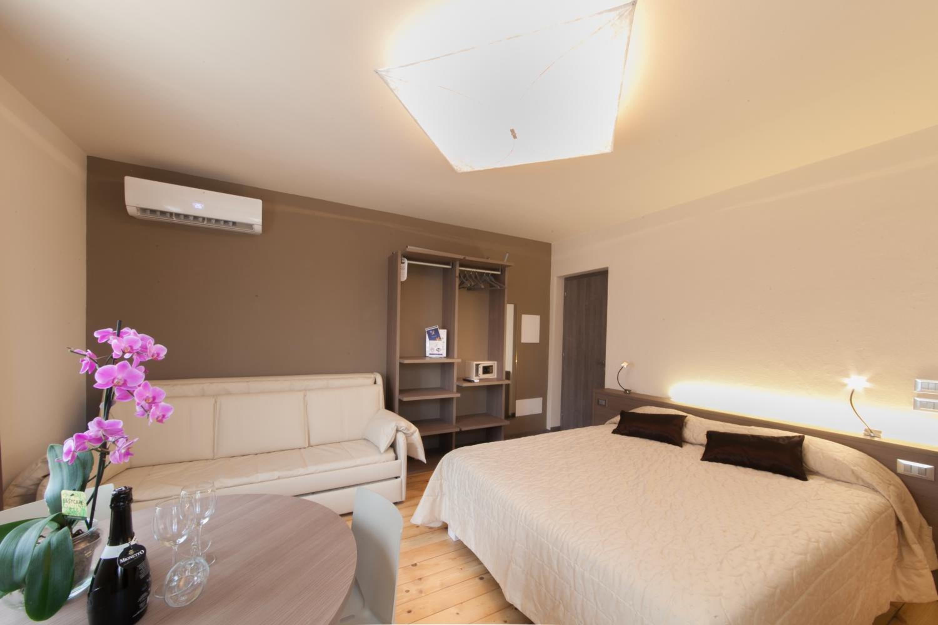 Family Studio - Photo 16