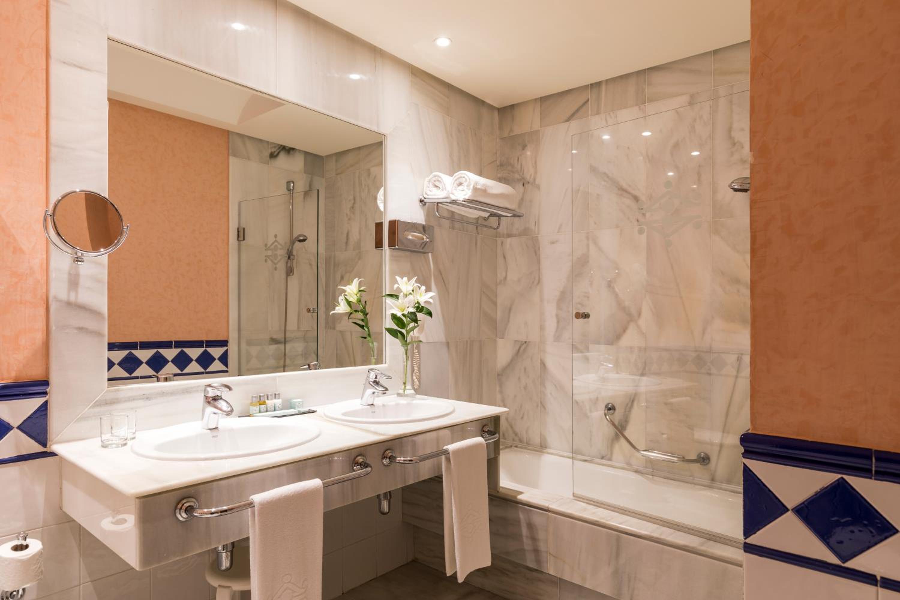 Standard Double Room - Photo 2