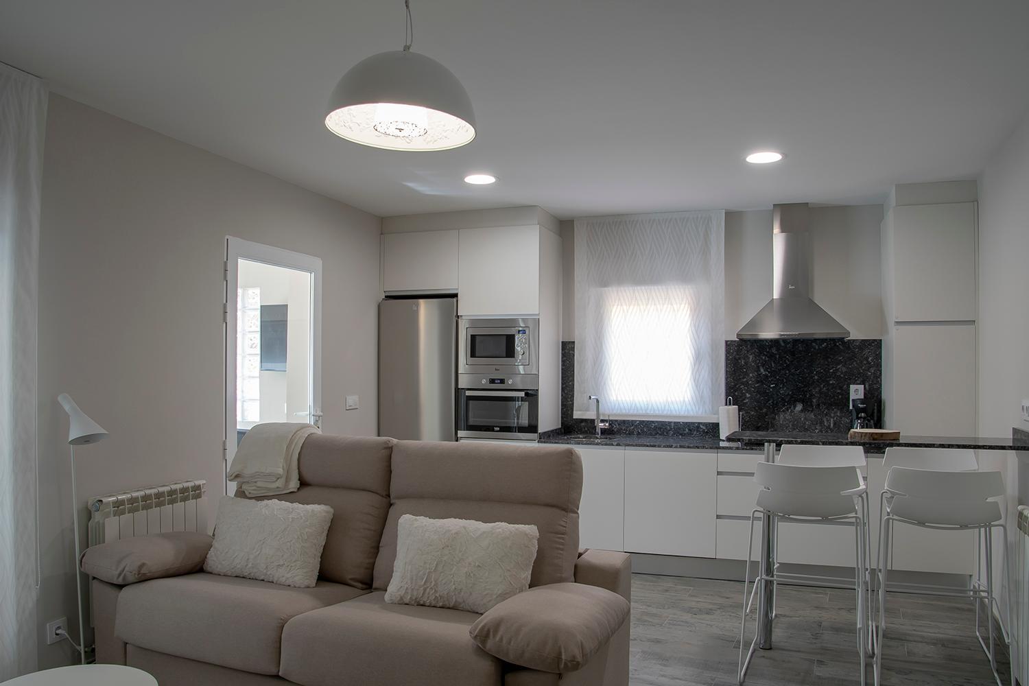 Five-Bedroom House photo 2