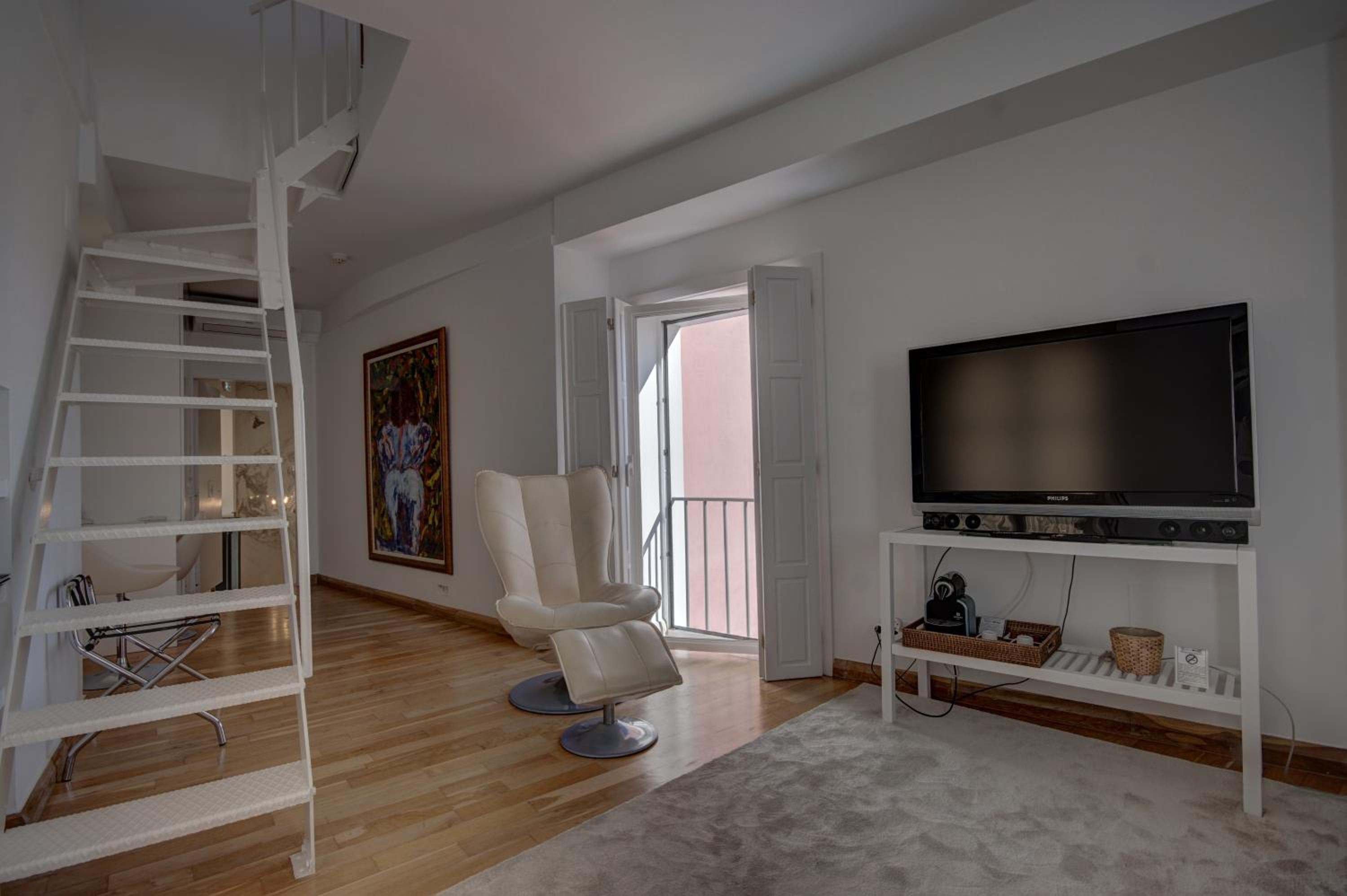 Luxury Duplex Suite with Panoramic River, City and Castle View - Photo 7