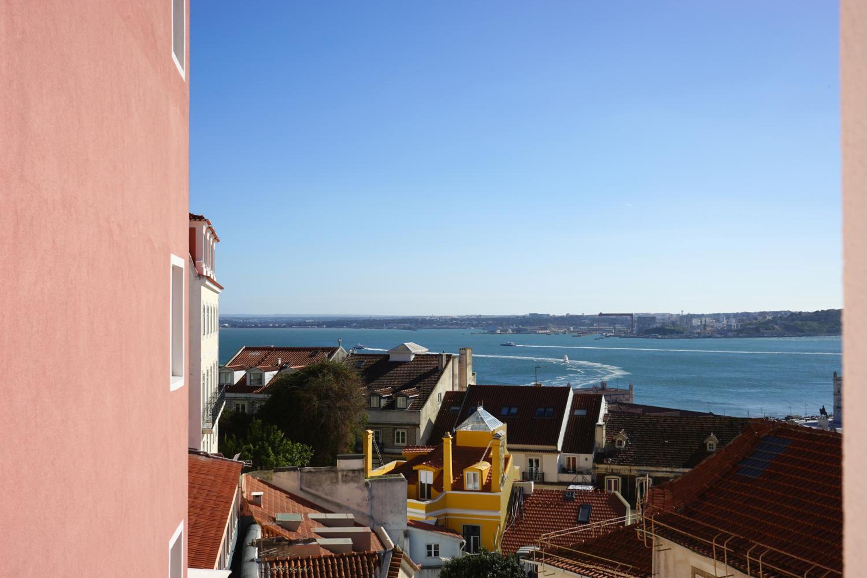 Luxury Duplex Suite with Panoramic River, City and Castle View - Photo 6