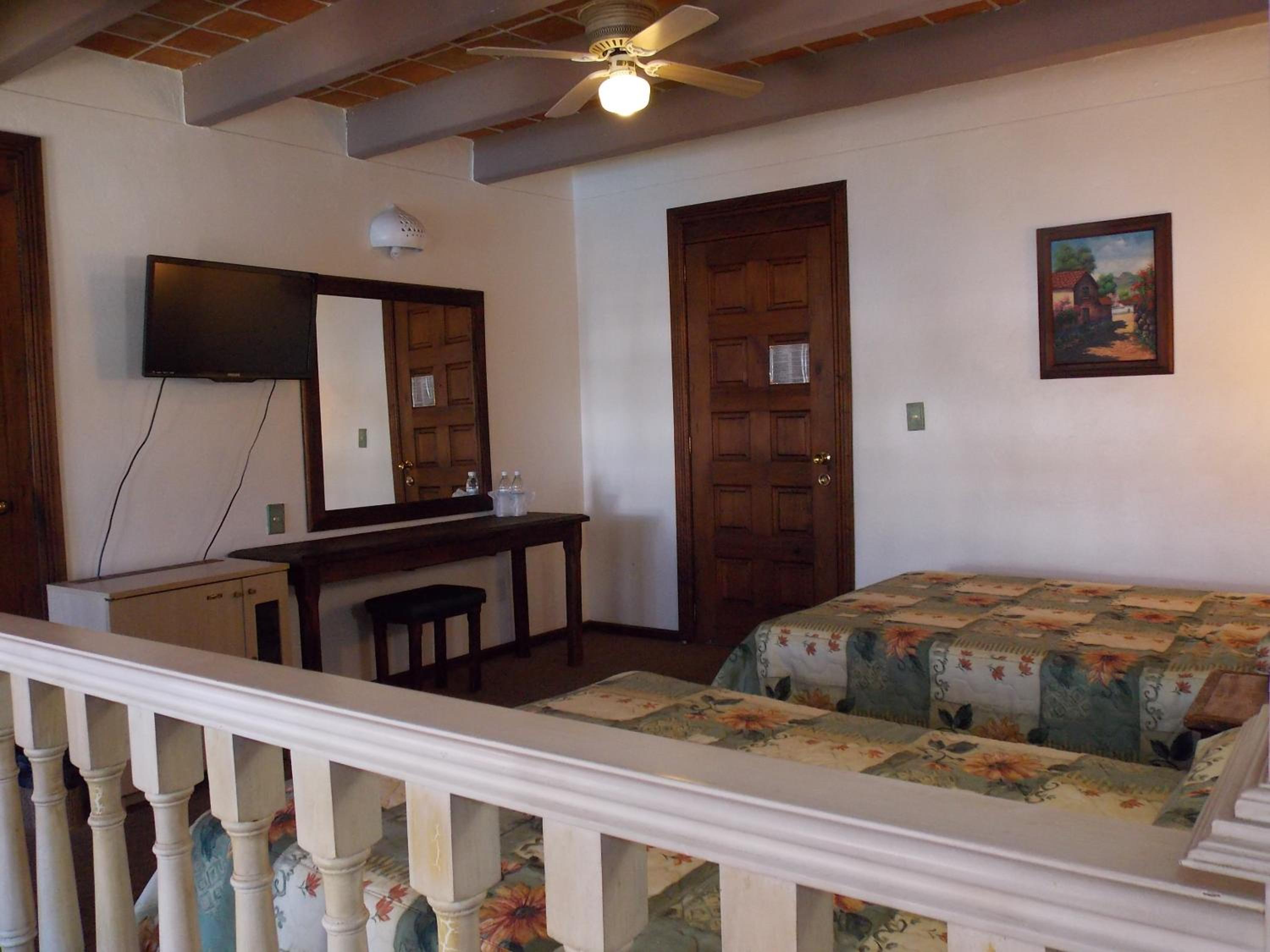 Double Room - Photo 13