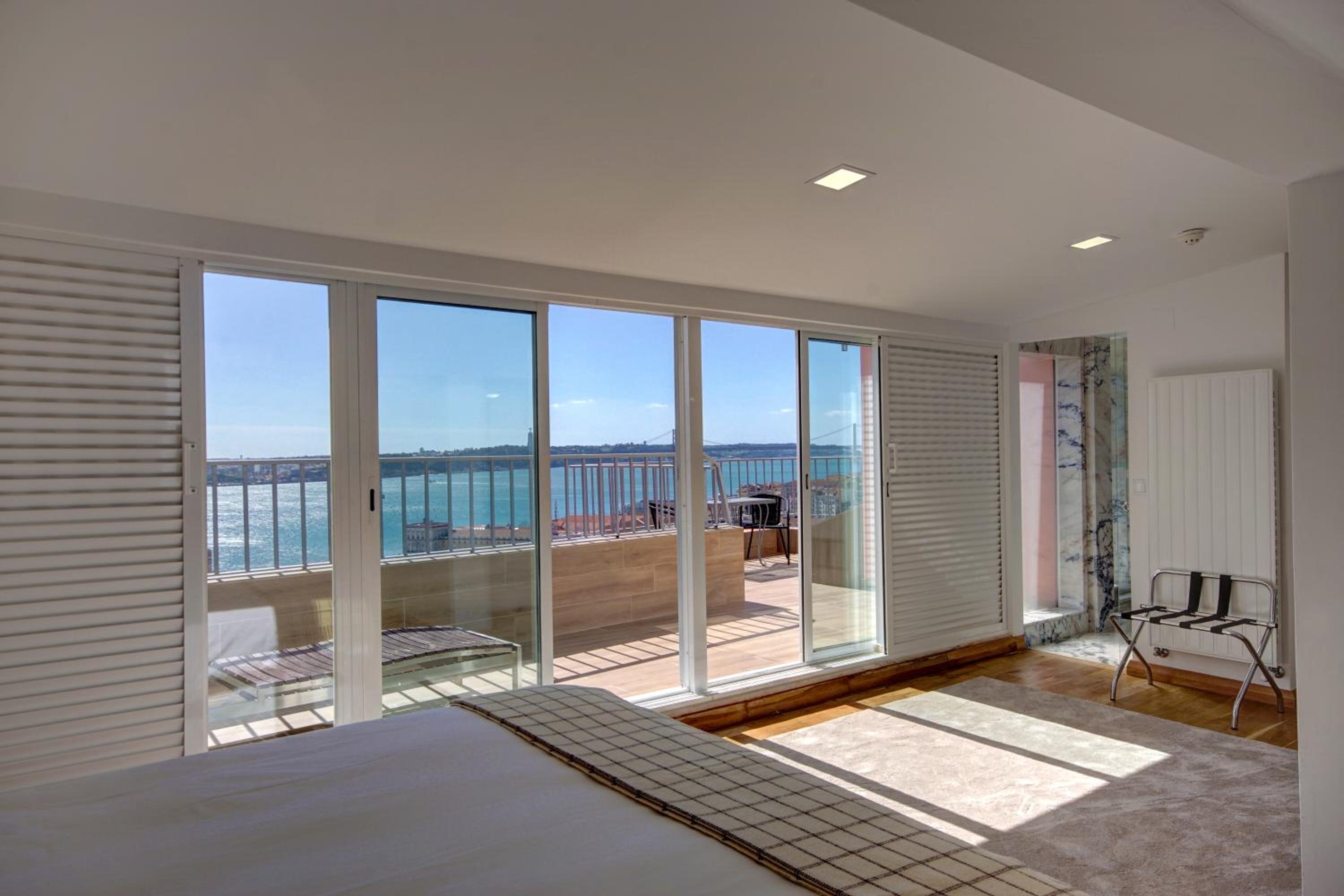 Luxury Attic Suite with Terrace Panoramic River, Castle and City View - Photo 1