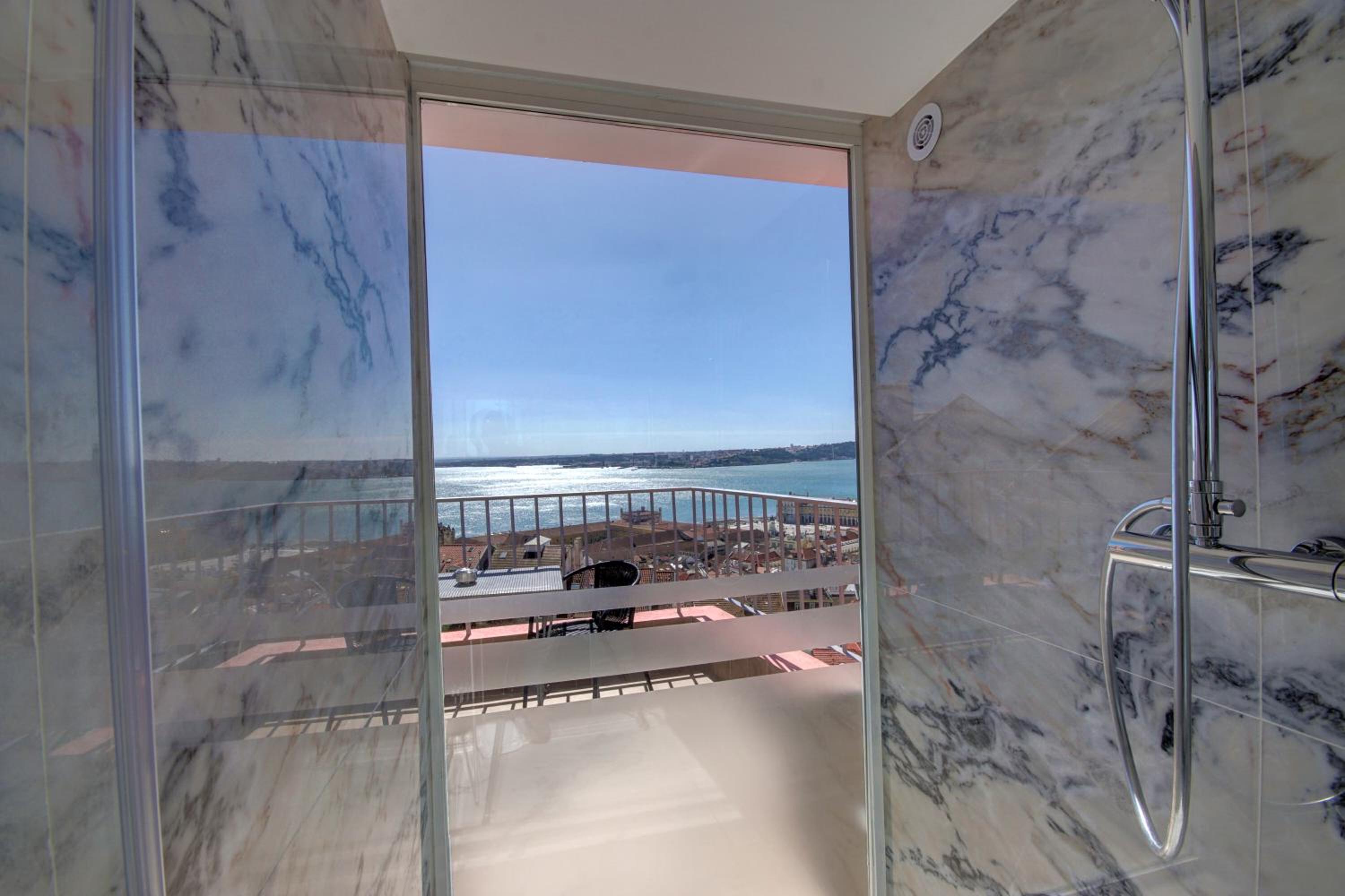 Luxury Attic Suite with Terrace Panoramic River, Castle and City View - Photo 7