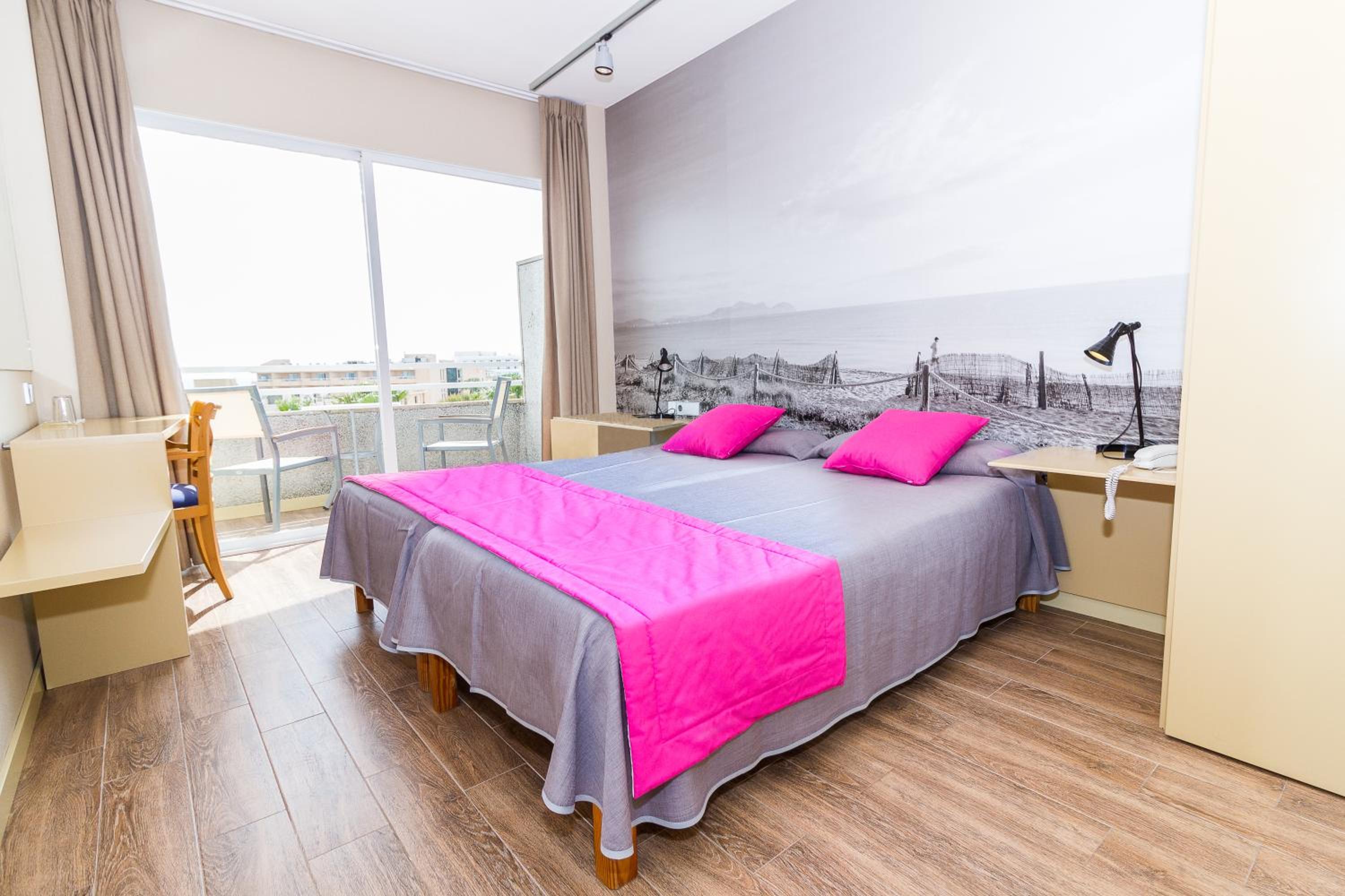 Double Room with Side Sea View photo 3