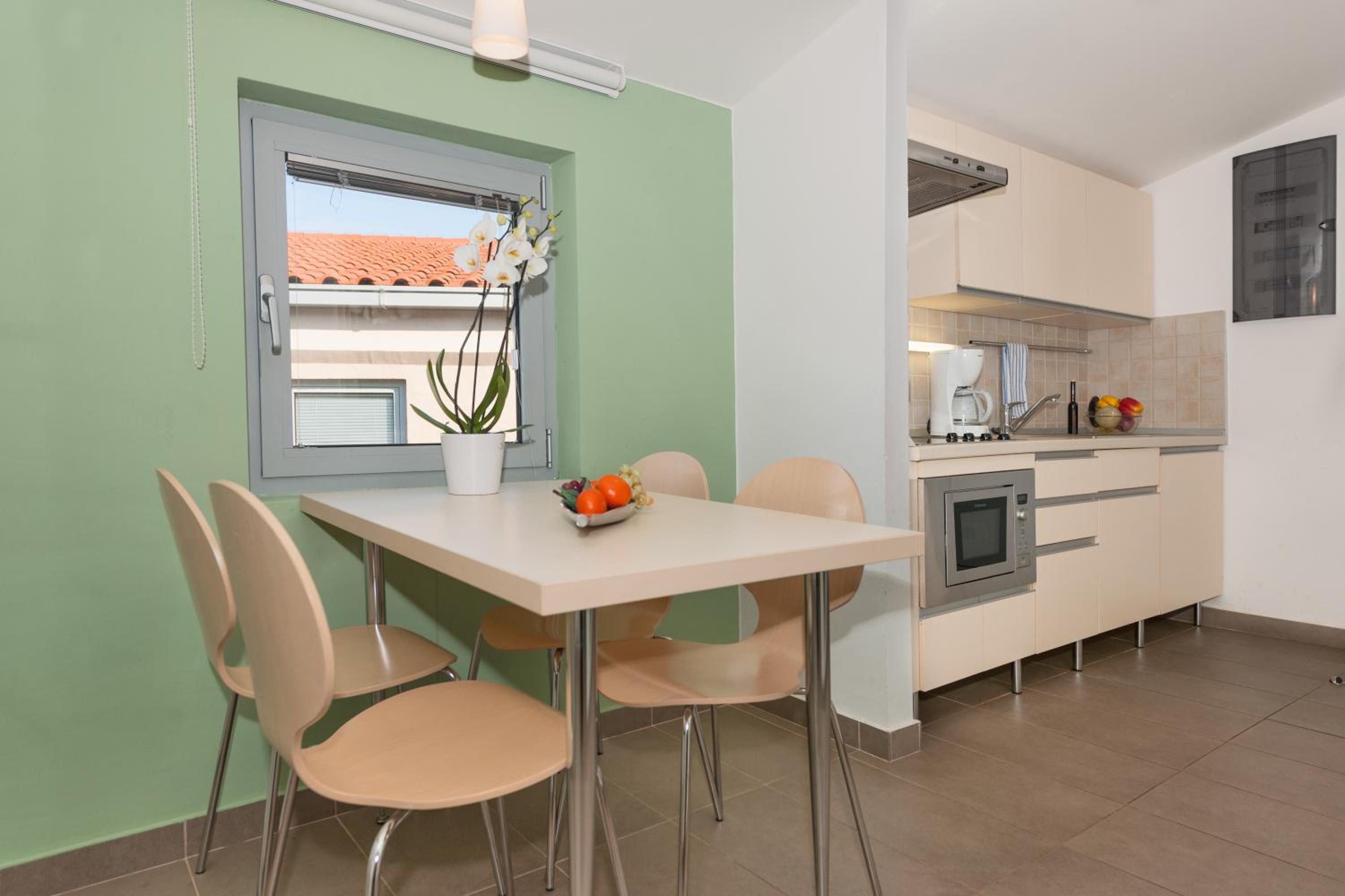 Premium One-Bedroom Apartment (3 Adults) photo 2