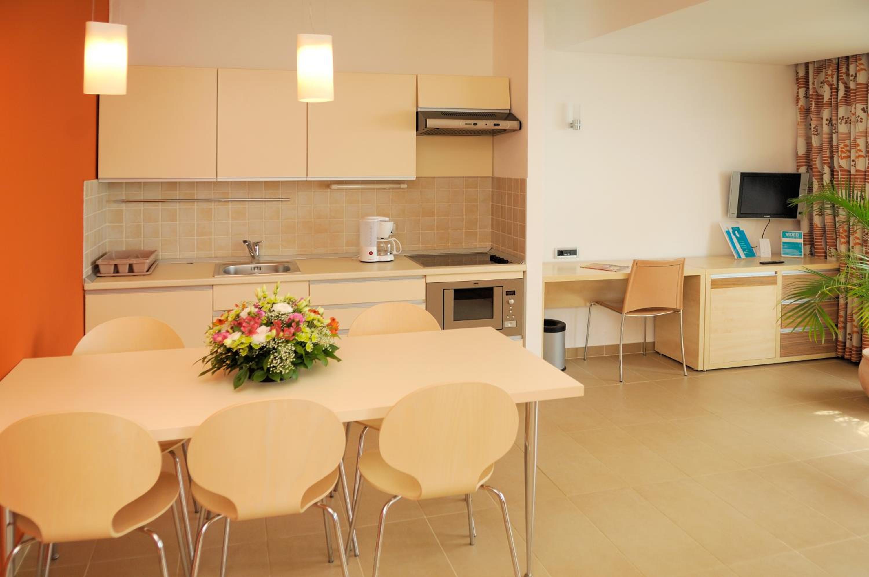 Two bedroom Apartment (6 Adults) photo 3