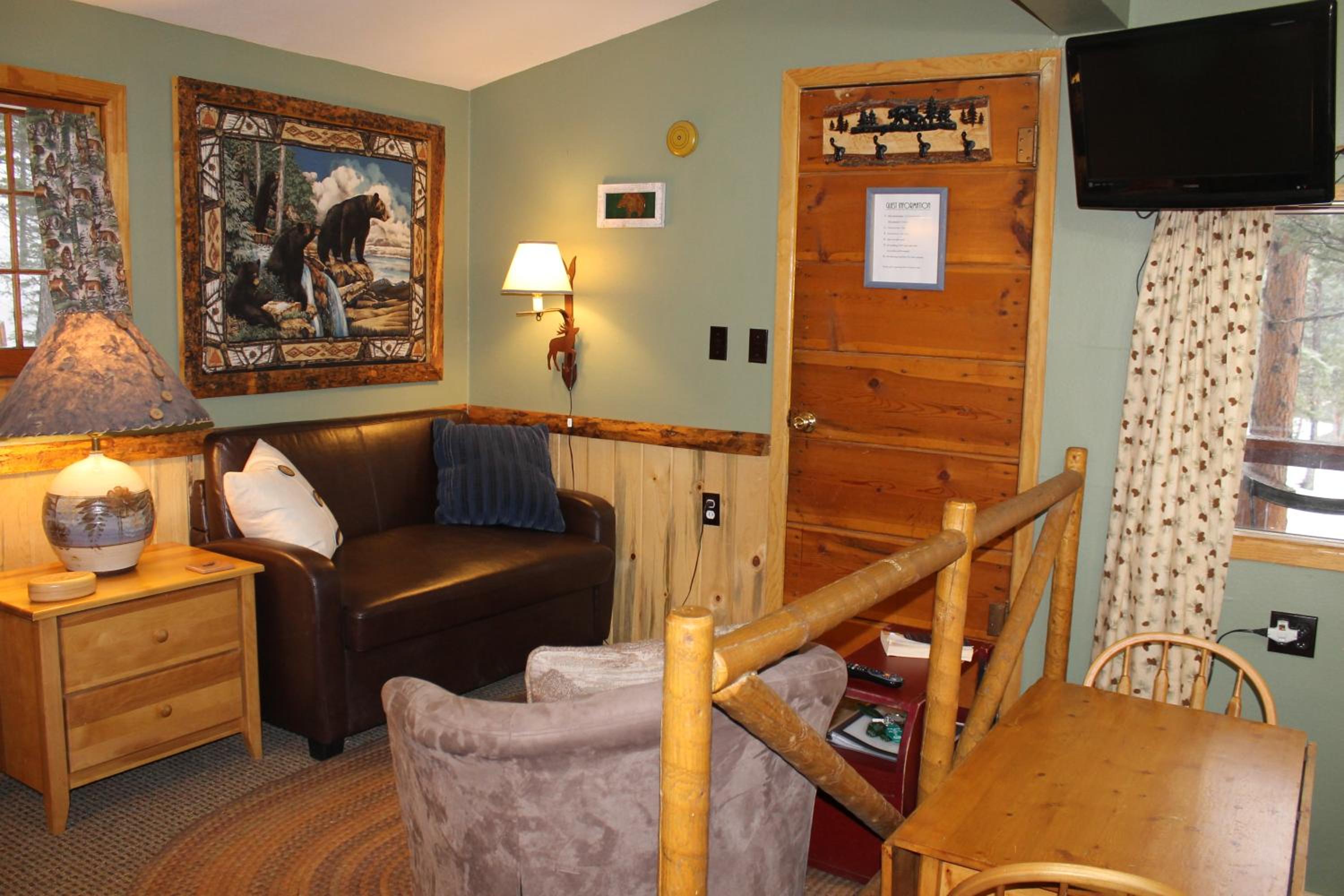 The Birdhouse Cabin 12