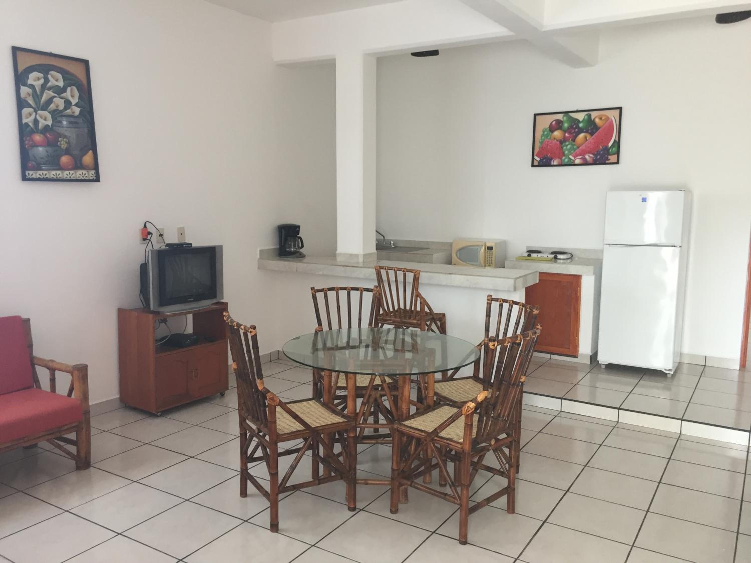 One-Bedroom Apartment - Photo 4