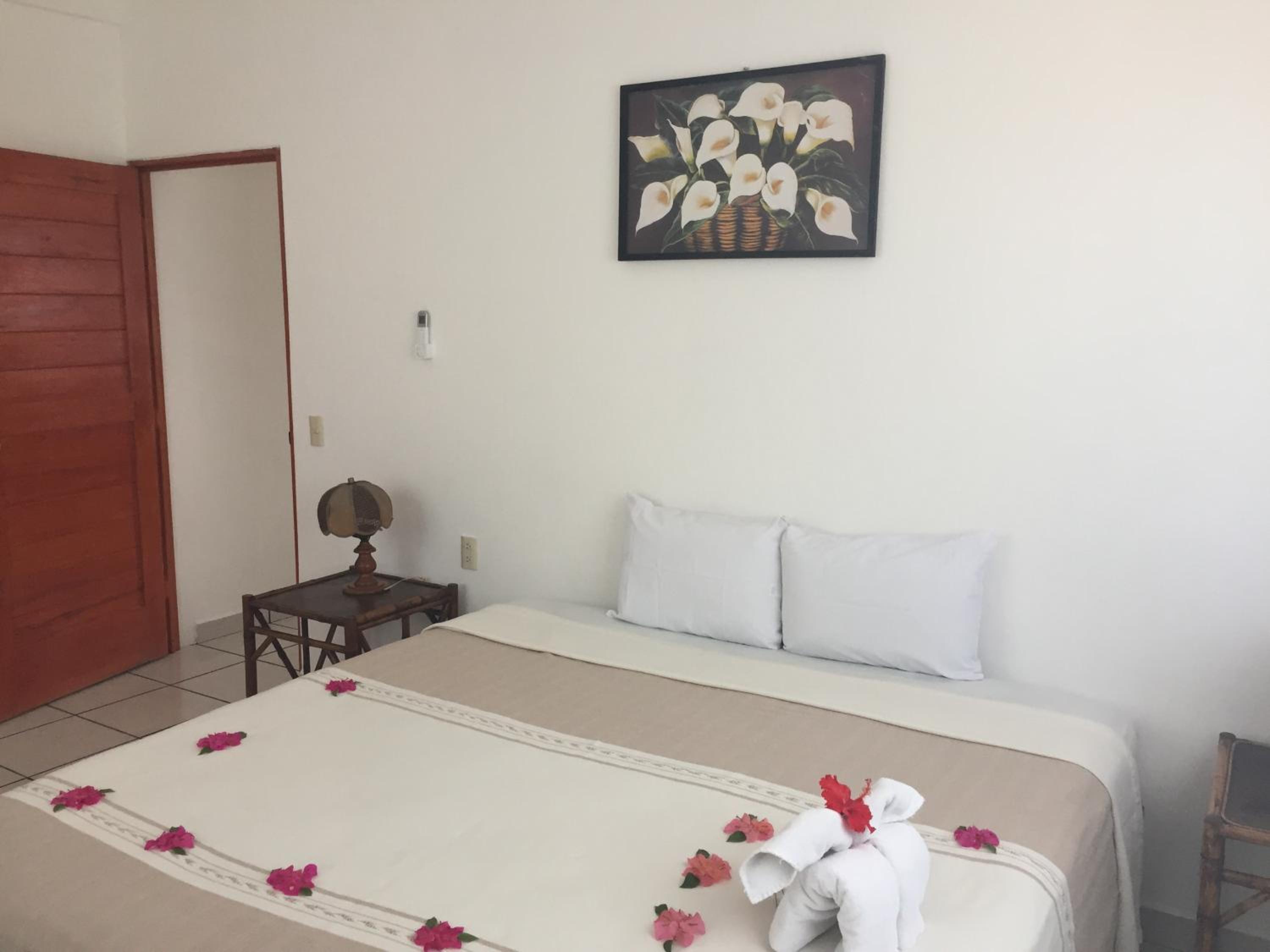 One-Bedroom Apartment - Photo 1