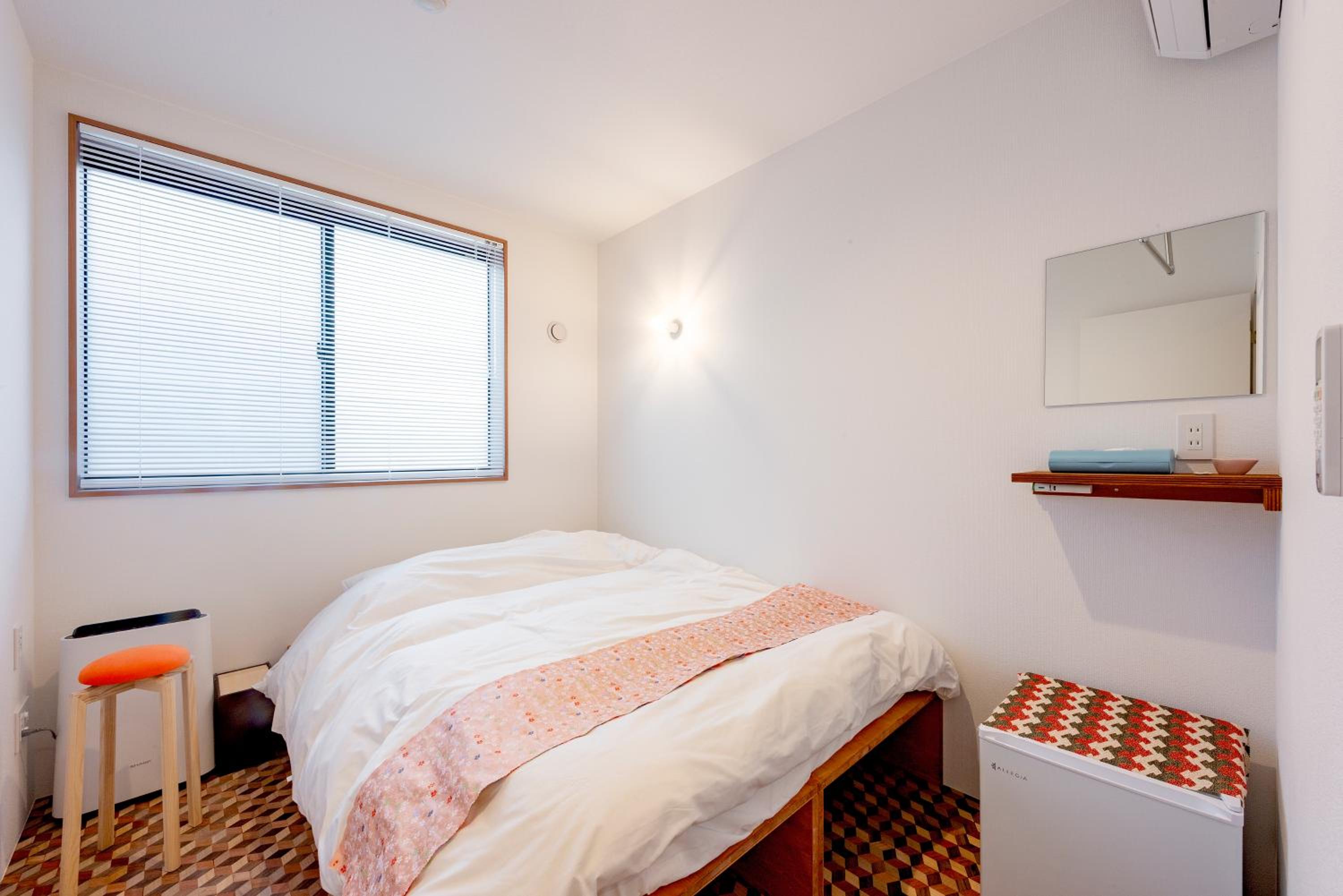 Small Double Room with Shared Shower and Toilet photo 1