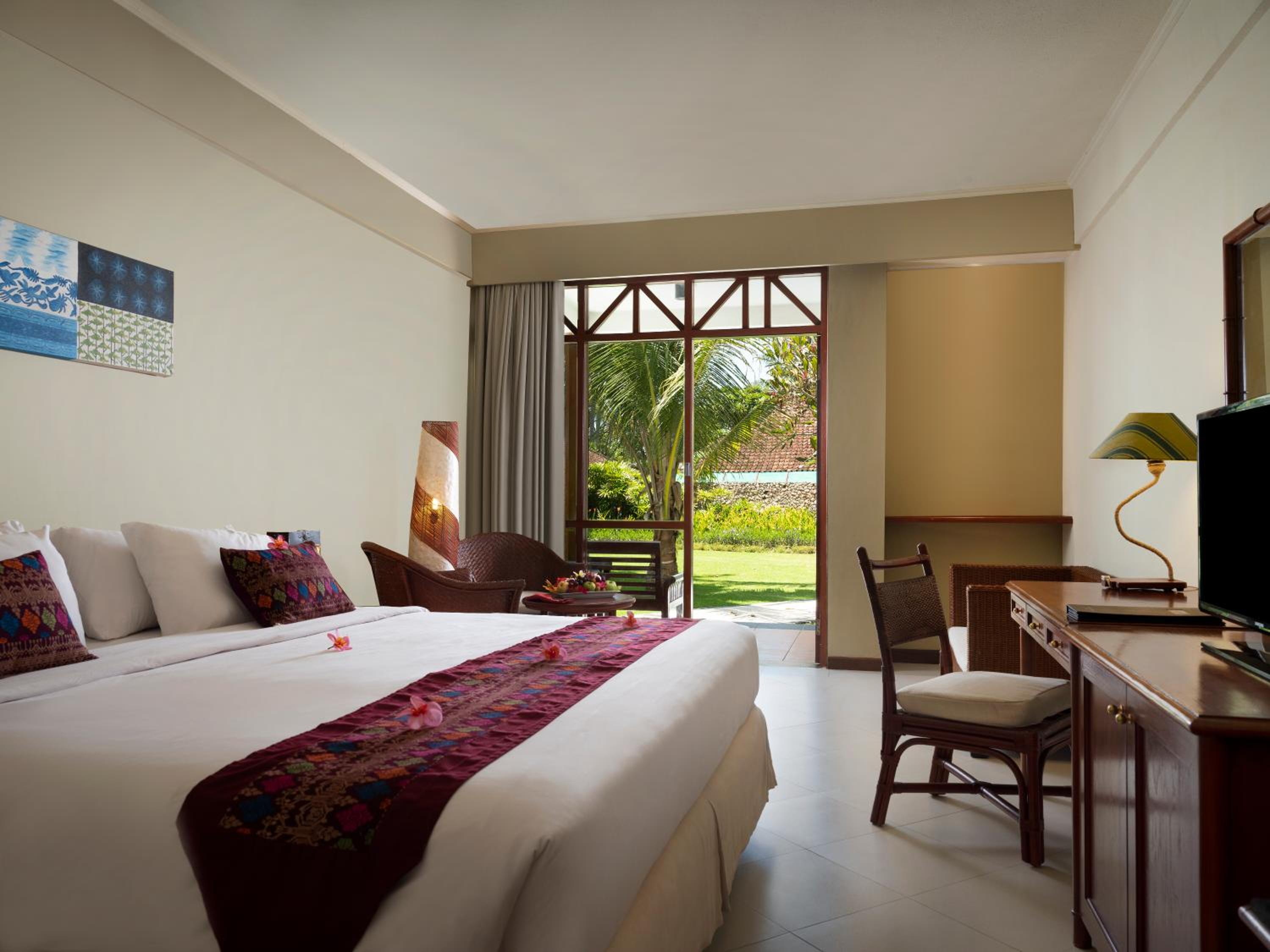 Flash Sales at Garden Chalet