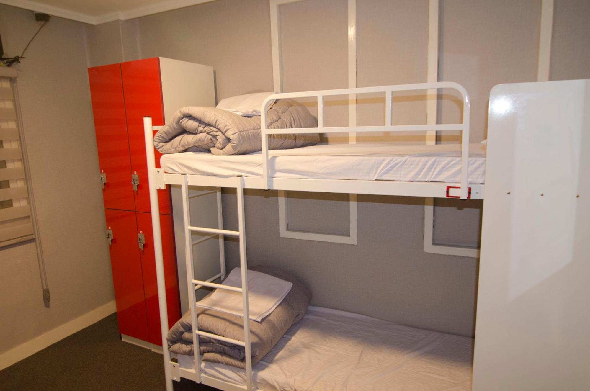 Quadruple Room with Private Bathroom - Photo 5