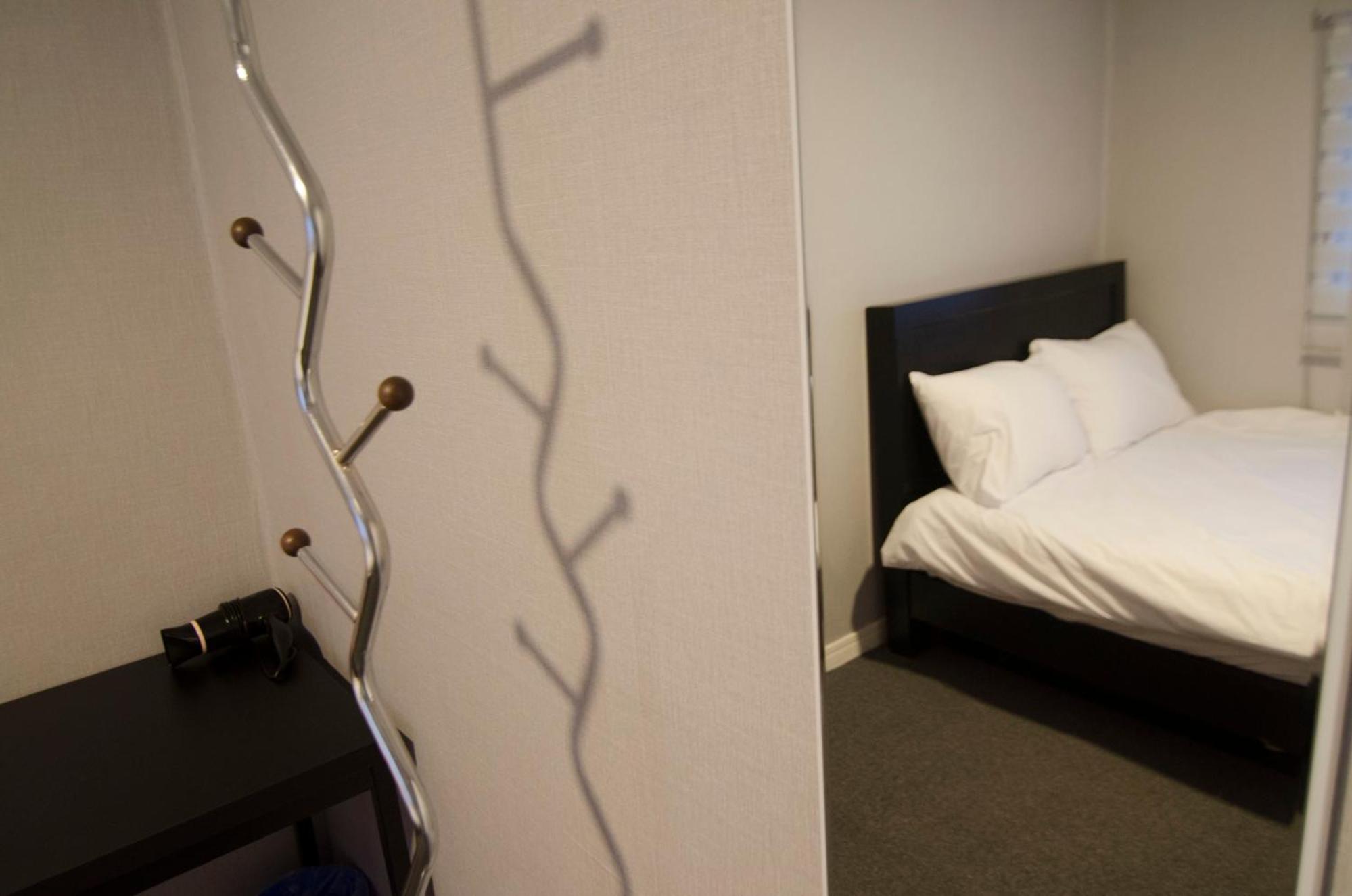 Double Room with Private Bathroom - Photo 7