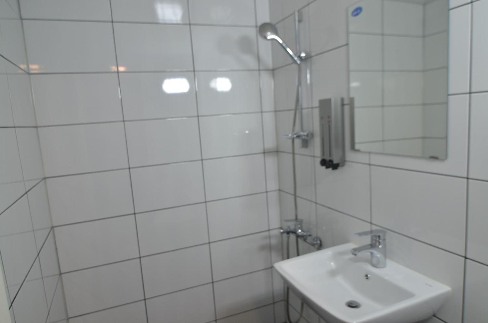 Quadruple Room with Private Bathroom - Photo 3