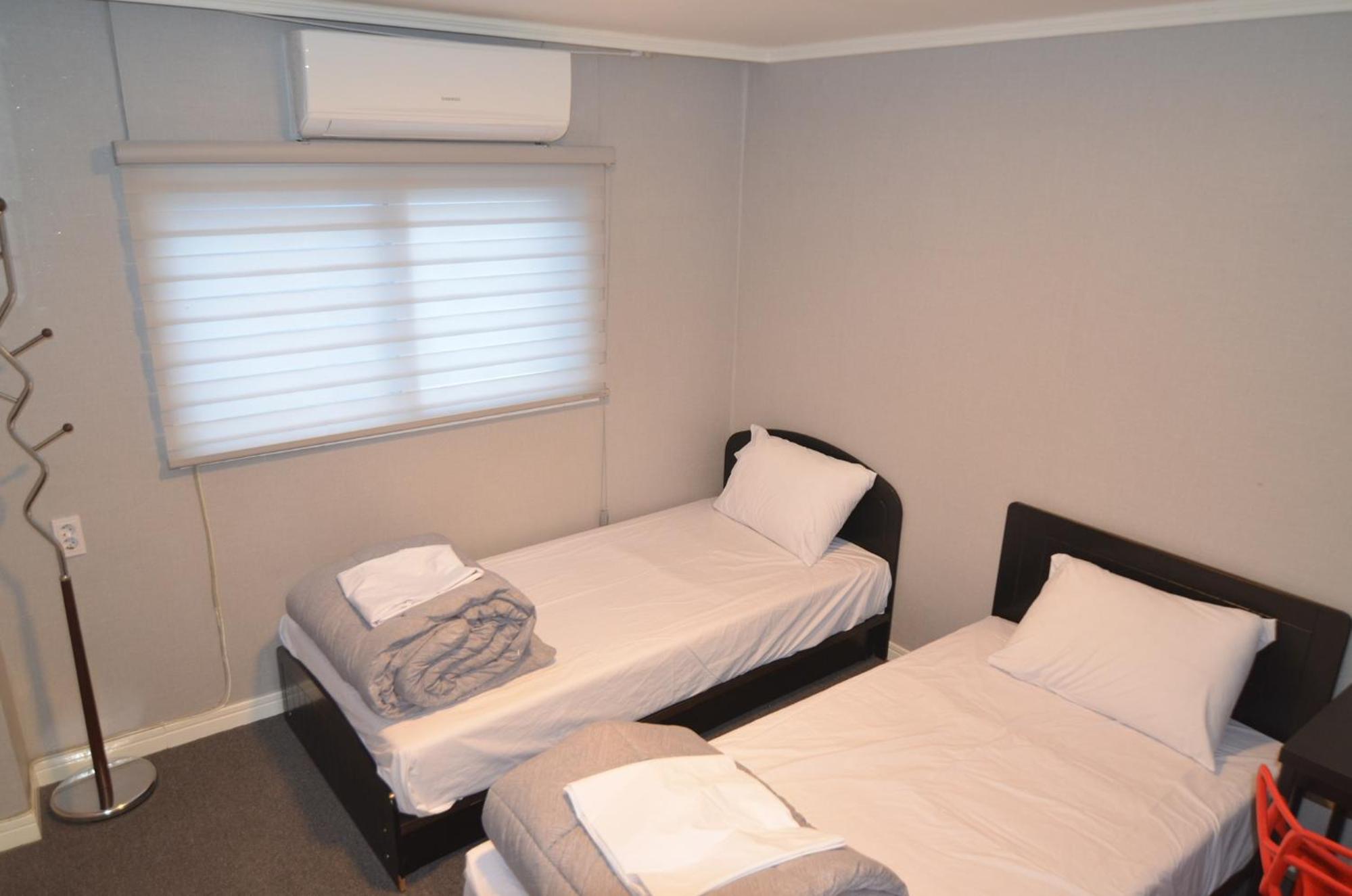 Twin Room with Private Bathroom - Photo 1