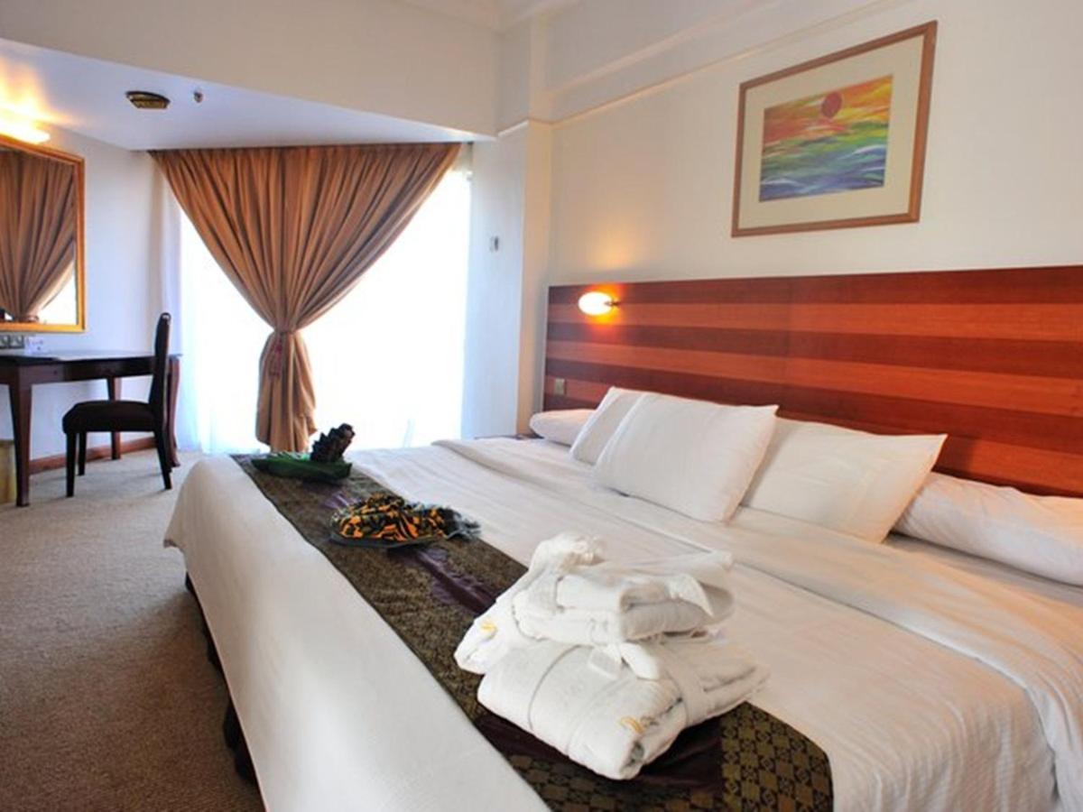 Executive Suite - Photo 2