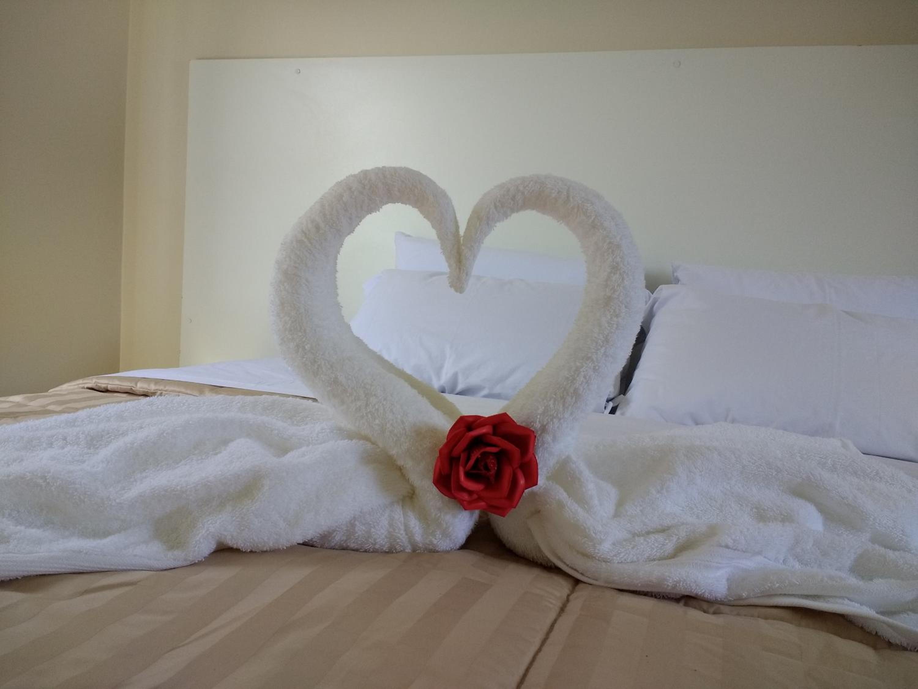 Deluxe King Suite - Photo 17