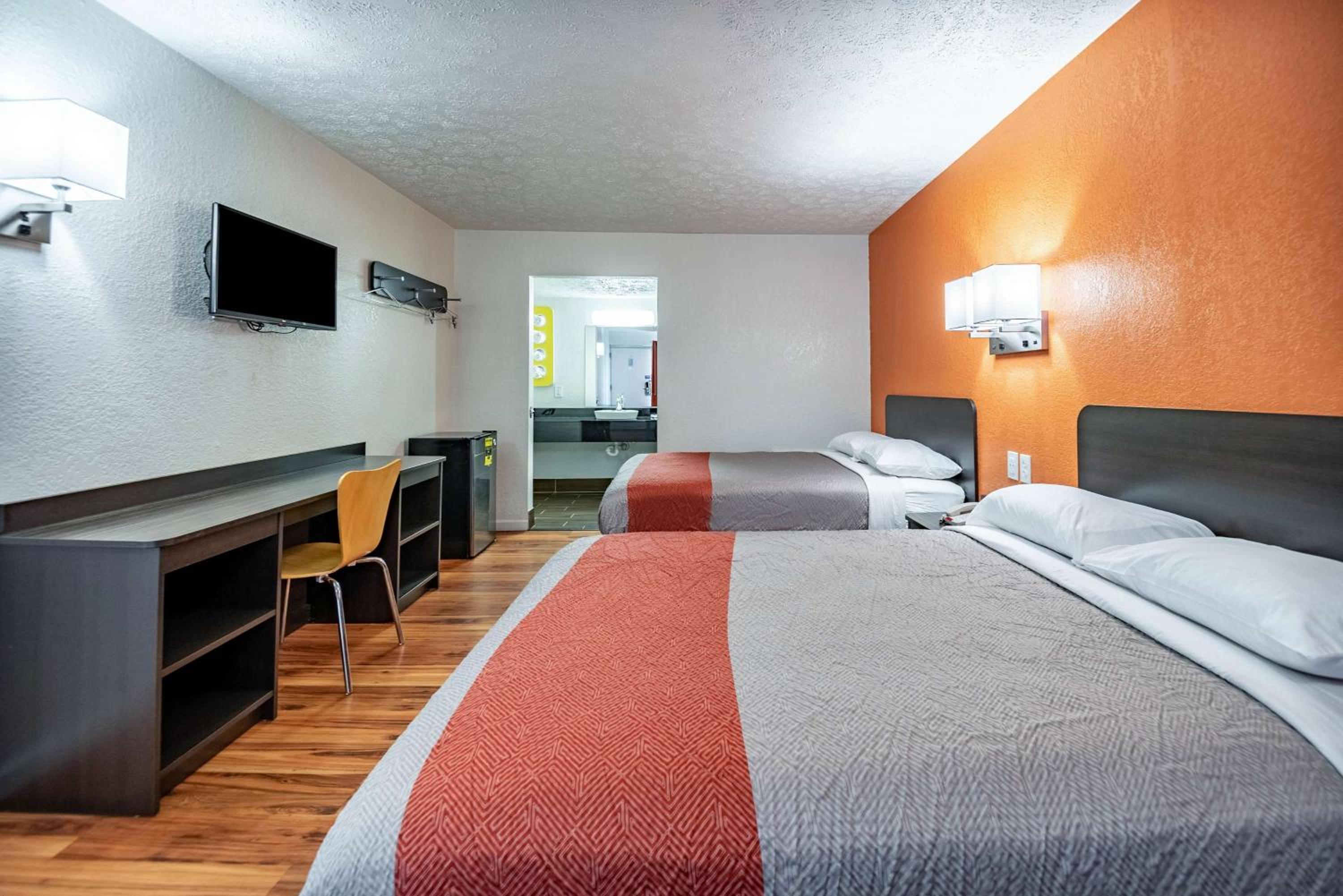 2 Full Beds Non-Smoking - Photo 1