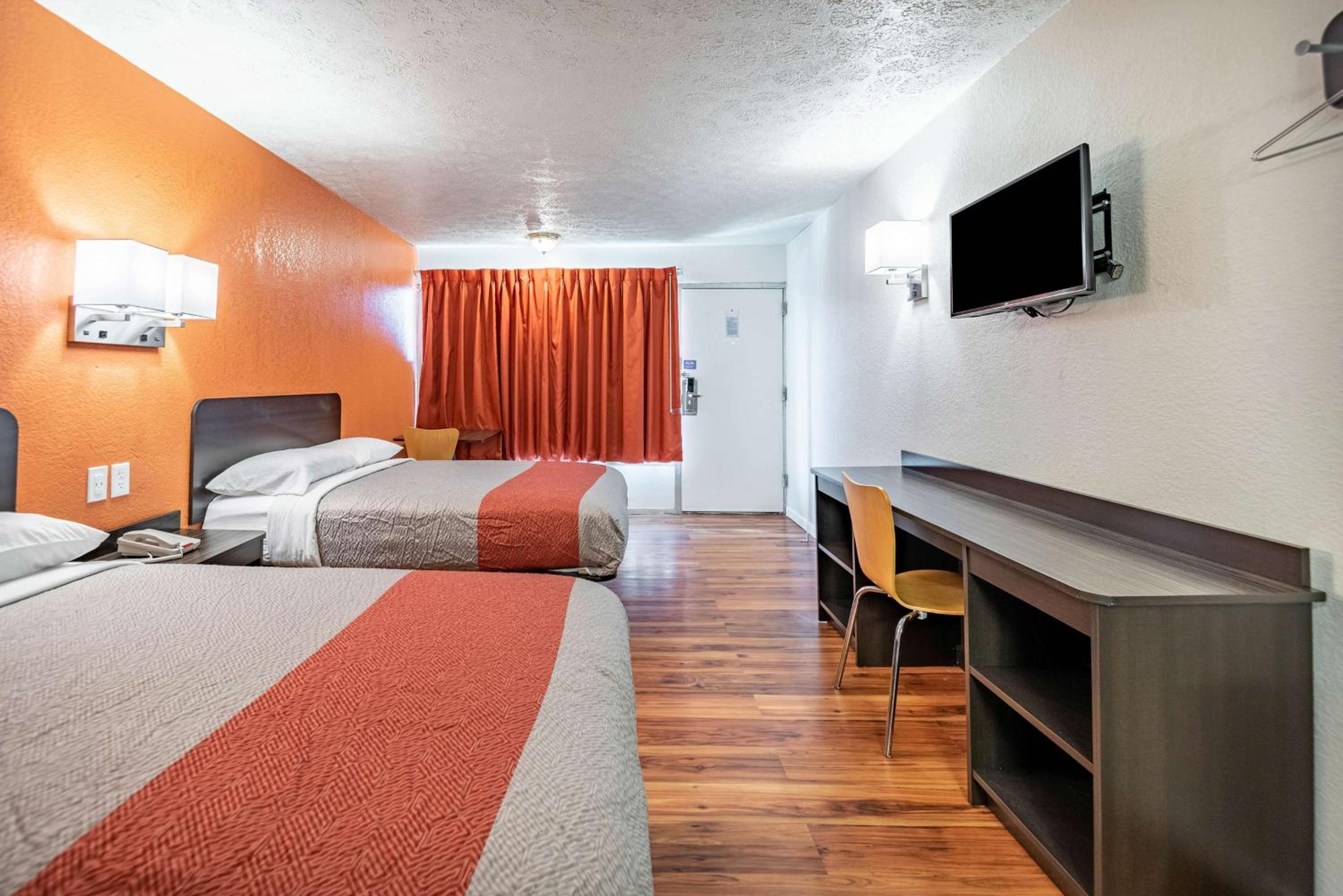 2 Full Beds Non-Smoking - Photo 5