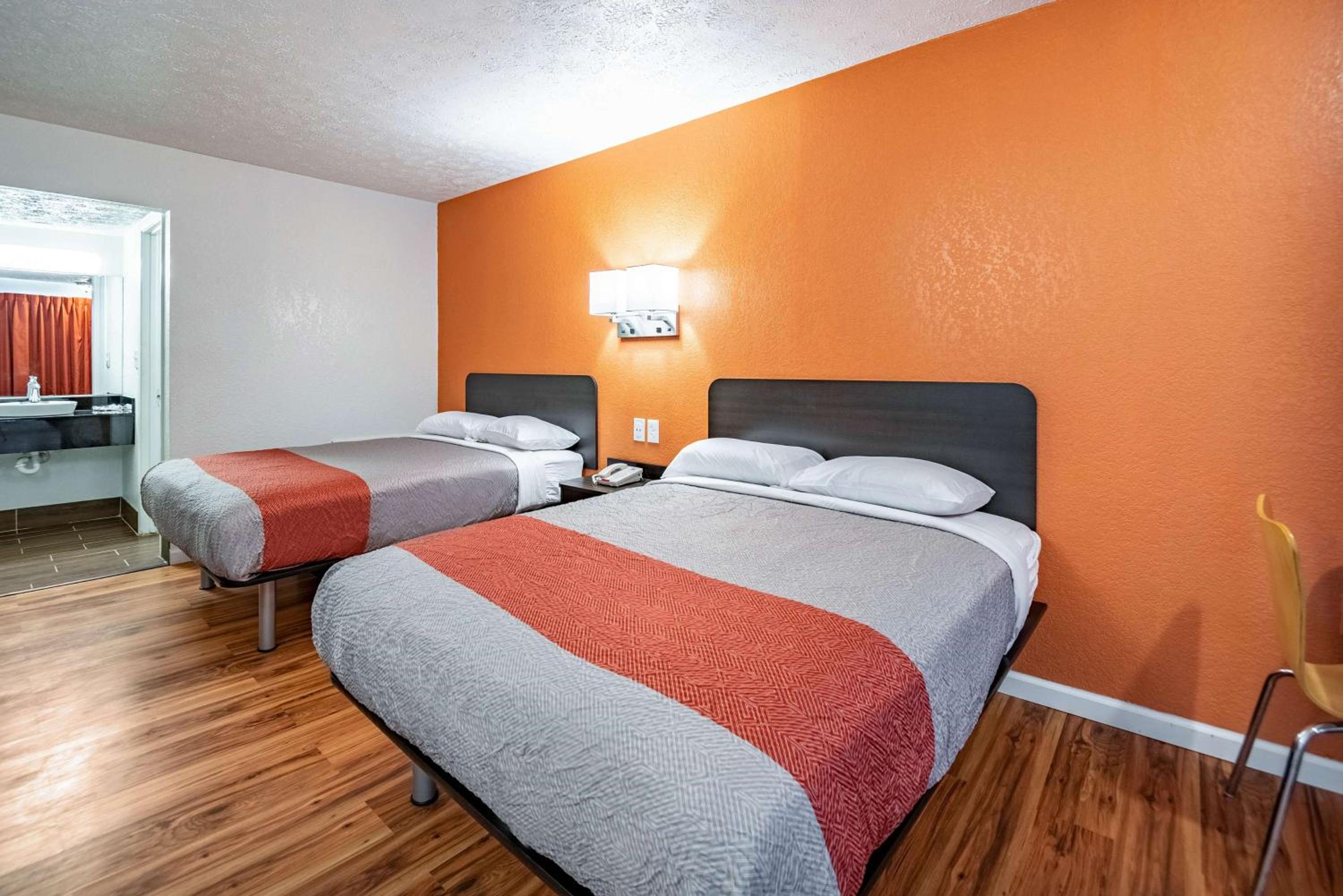 2 Full Beds Non-Smoking - Photo 6