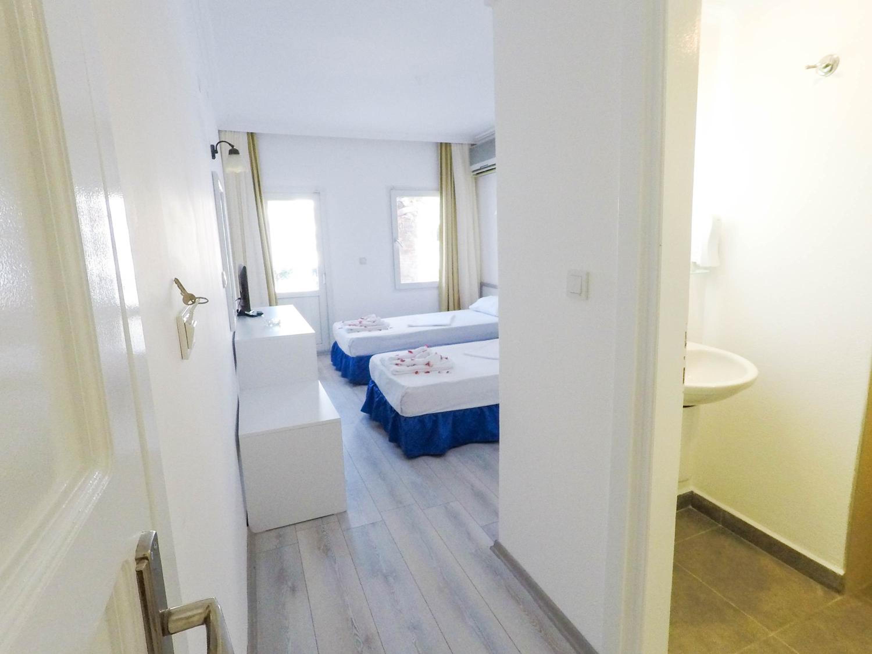 Standard Double Room - Photo 6