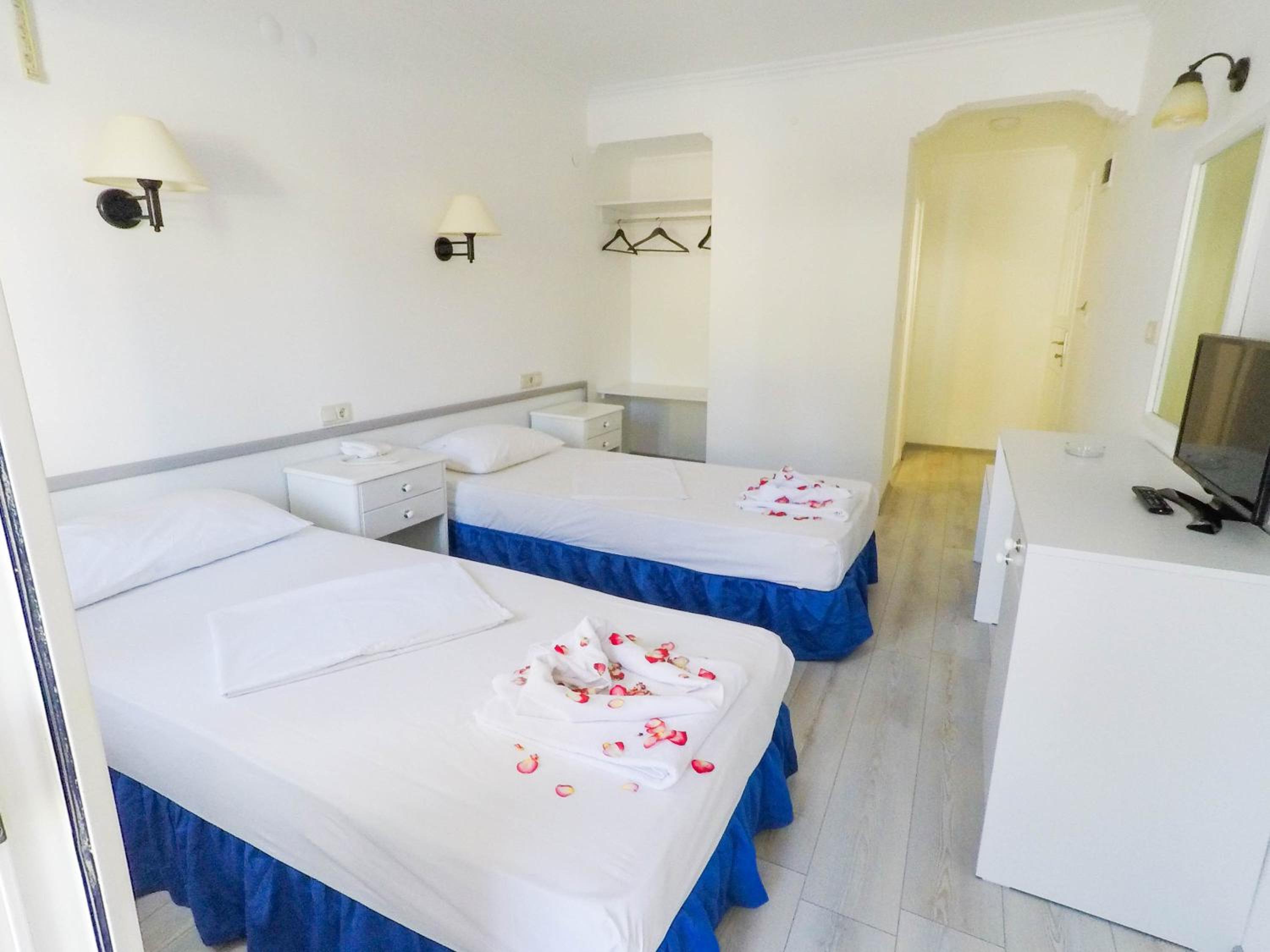 Standard Double Room - Photo 7